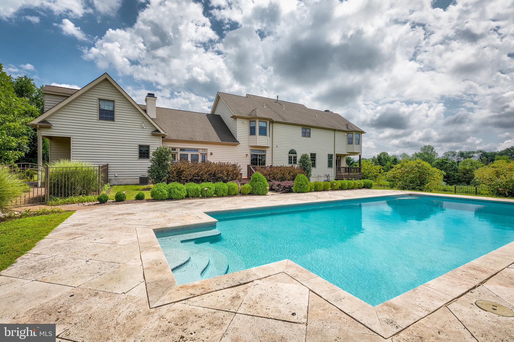 WHITE GATE - Residential