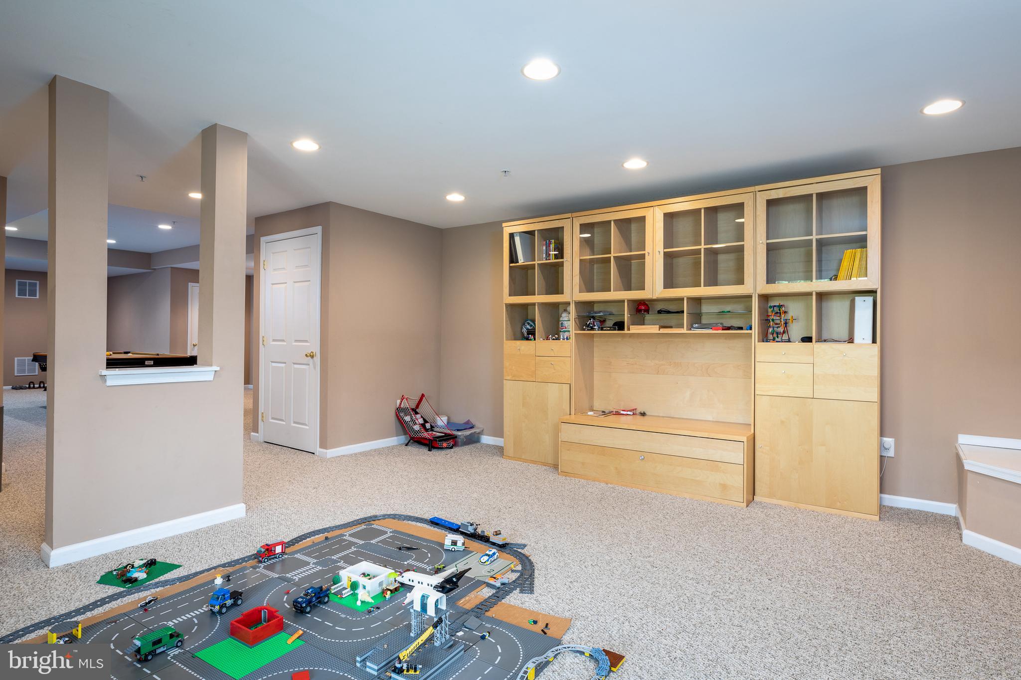 WHITE GATE - Residential