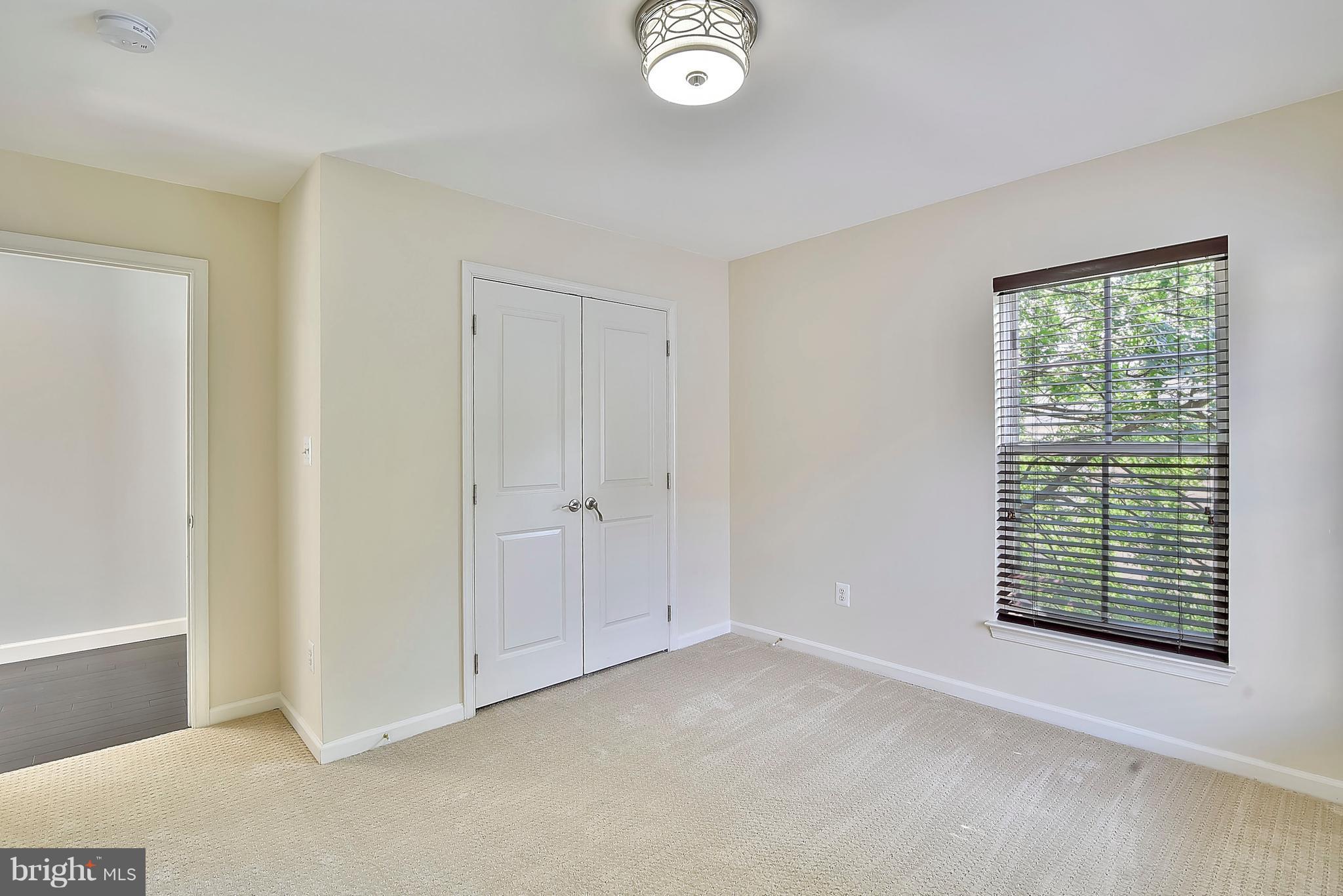 LORTON TOWN CNTR LANDBAY - Residential