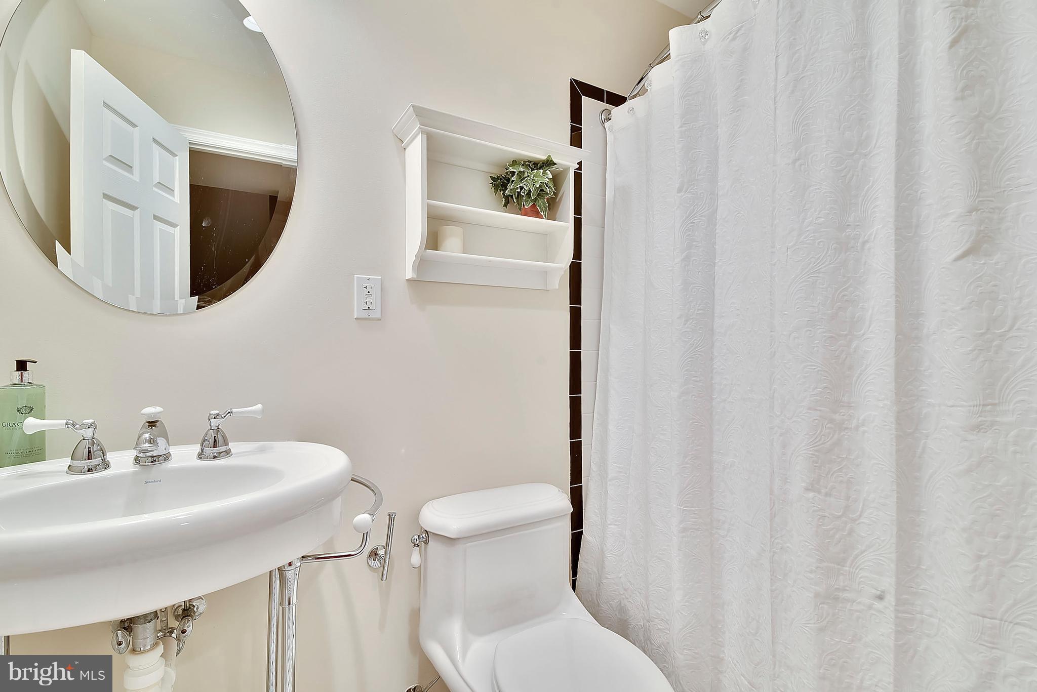 LORTON TOWN CNTR LANDBAY - Residential