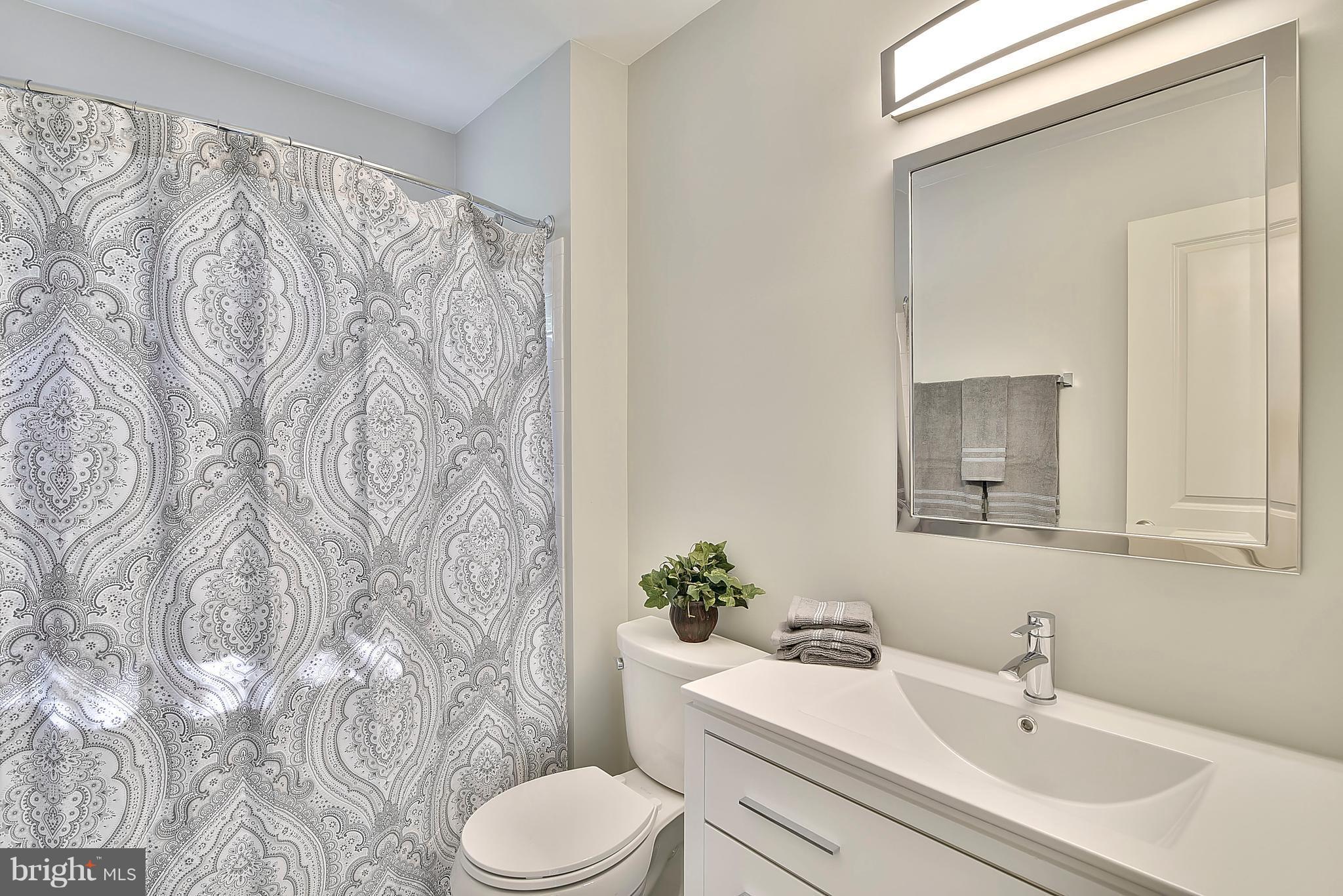 LORTON TOWN CNTR LANDBAY - Residential