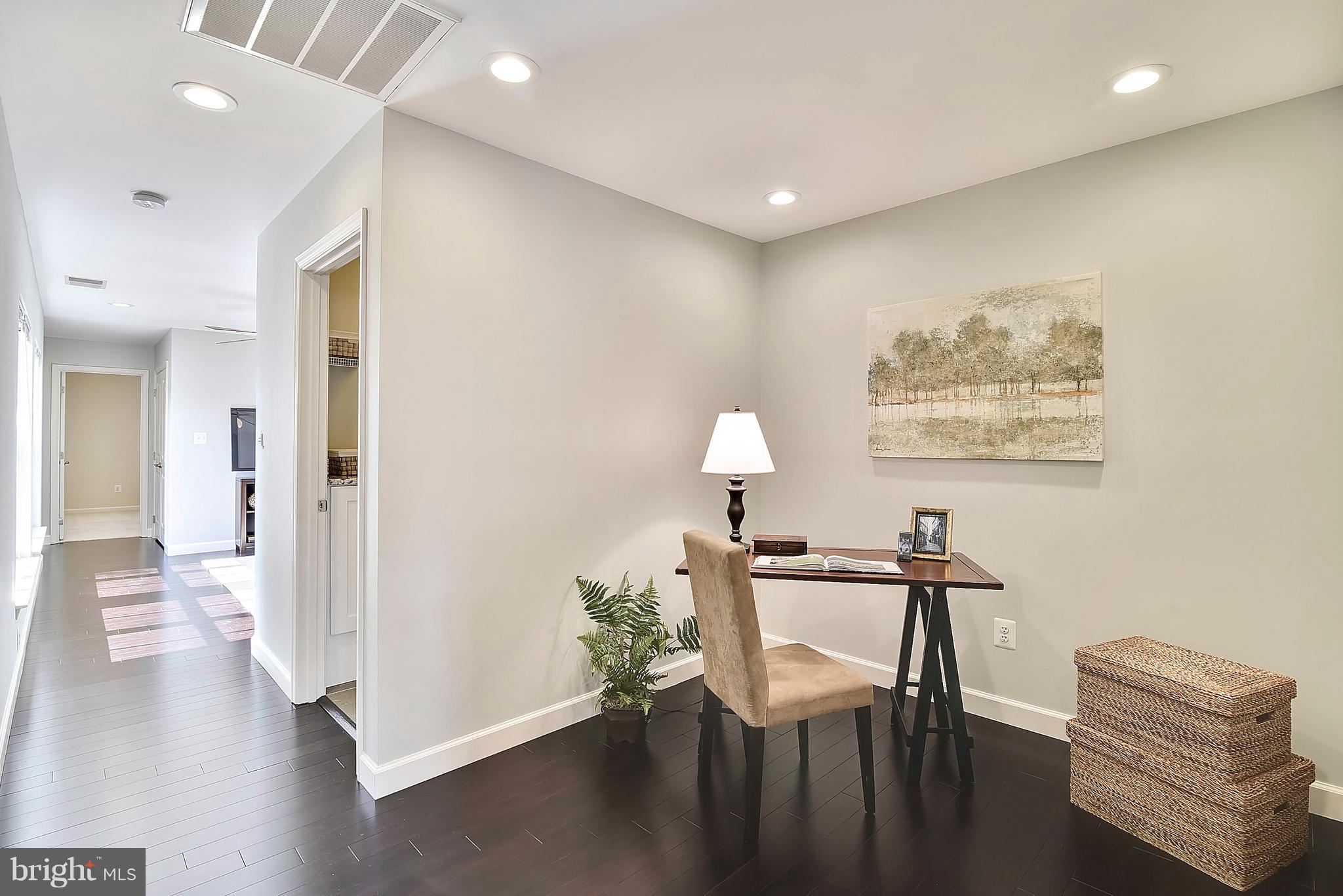 LORTON TOWN CNTR LANDBAY - Residential