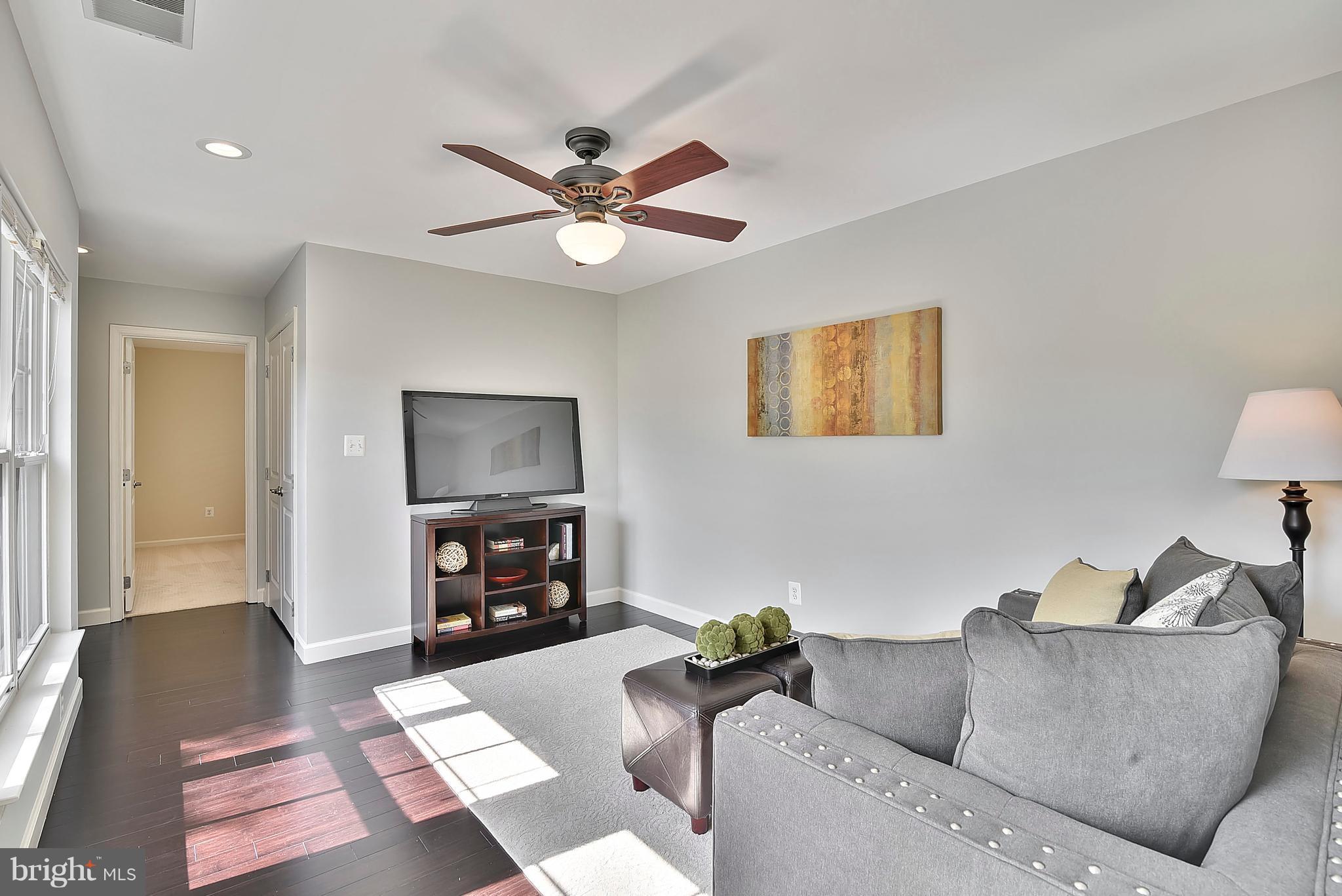 LORTON TOWN CNTR LANDBAY - Residential