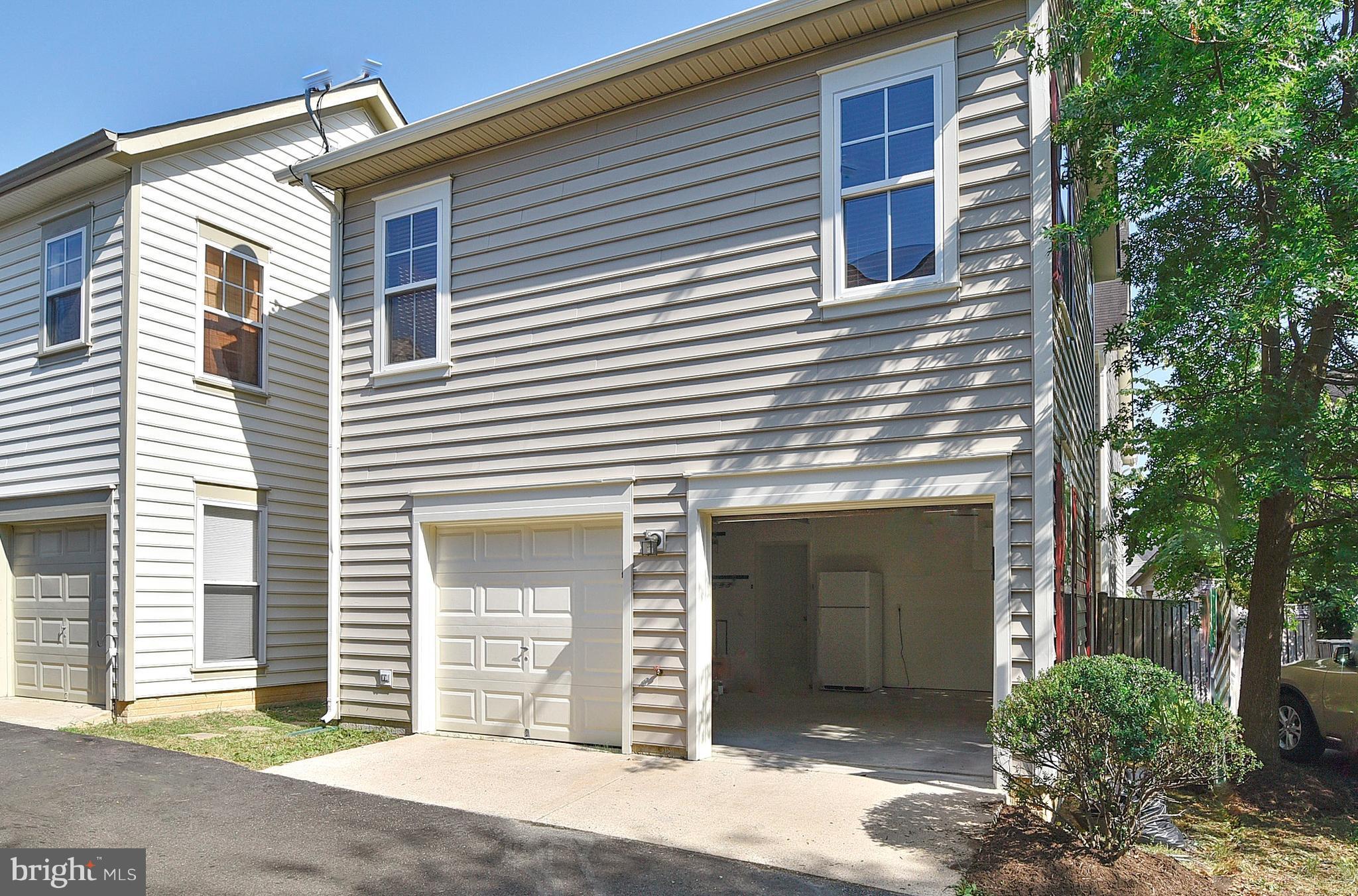 LORTON TOWN CNTR LANDBAY - Residential