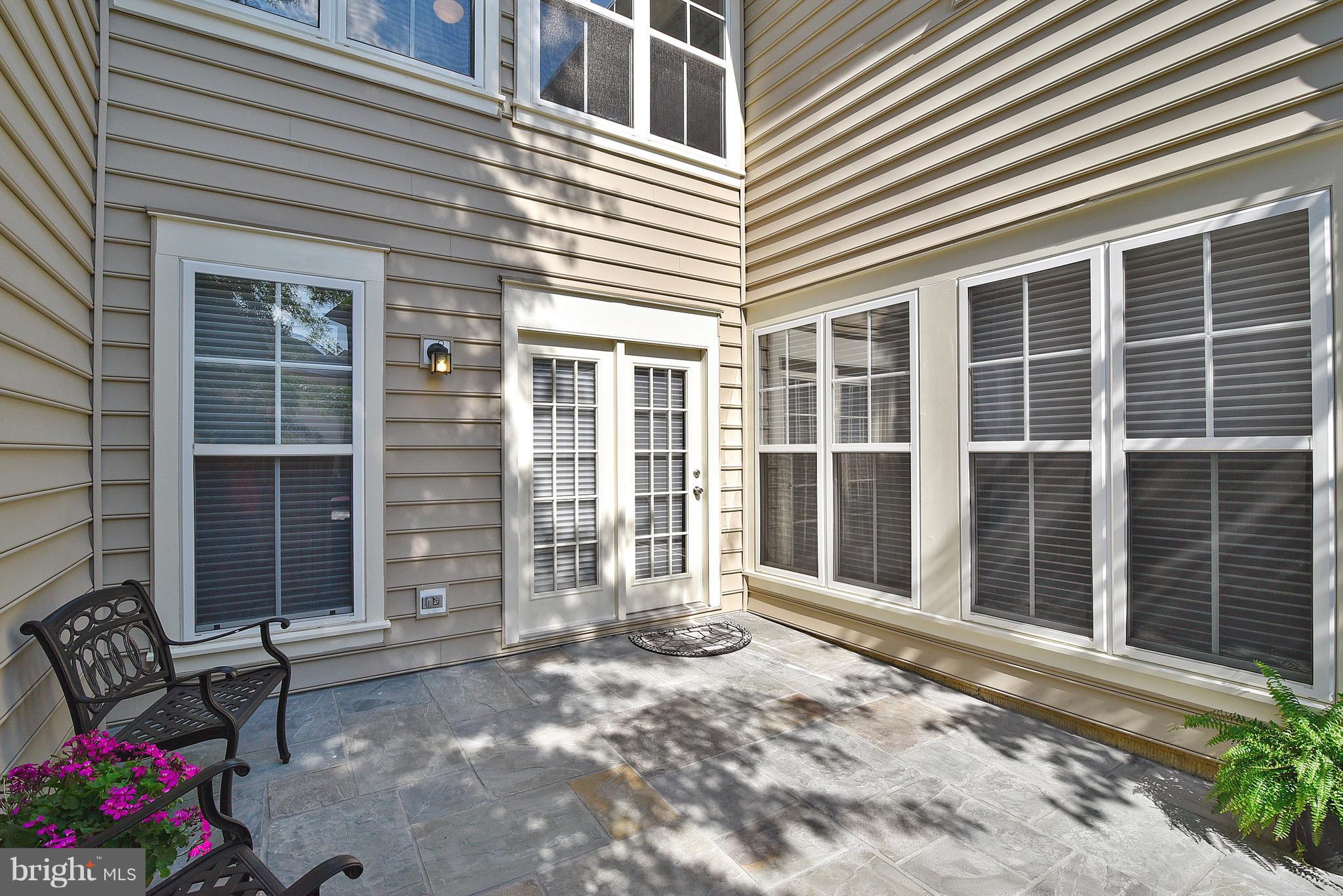 LORTON TOWN CNTR LANDBAY - Residential