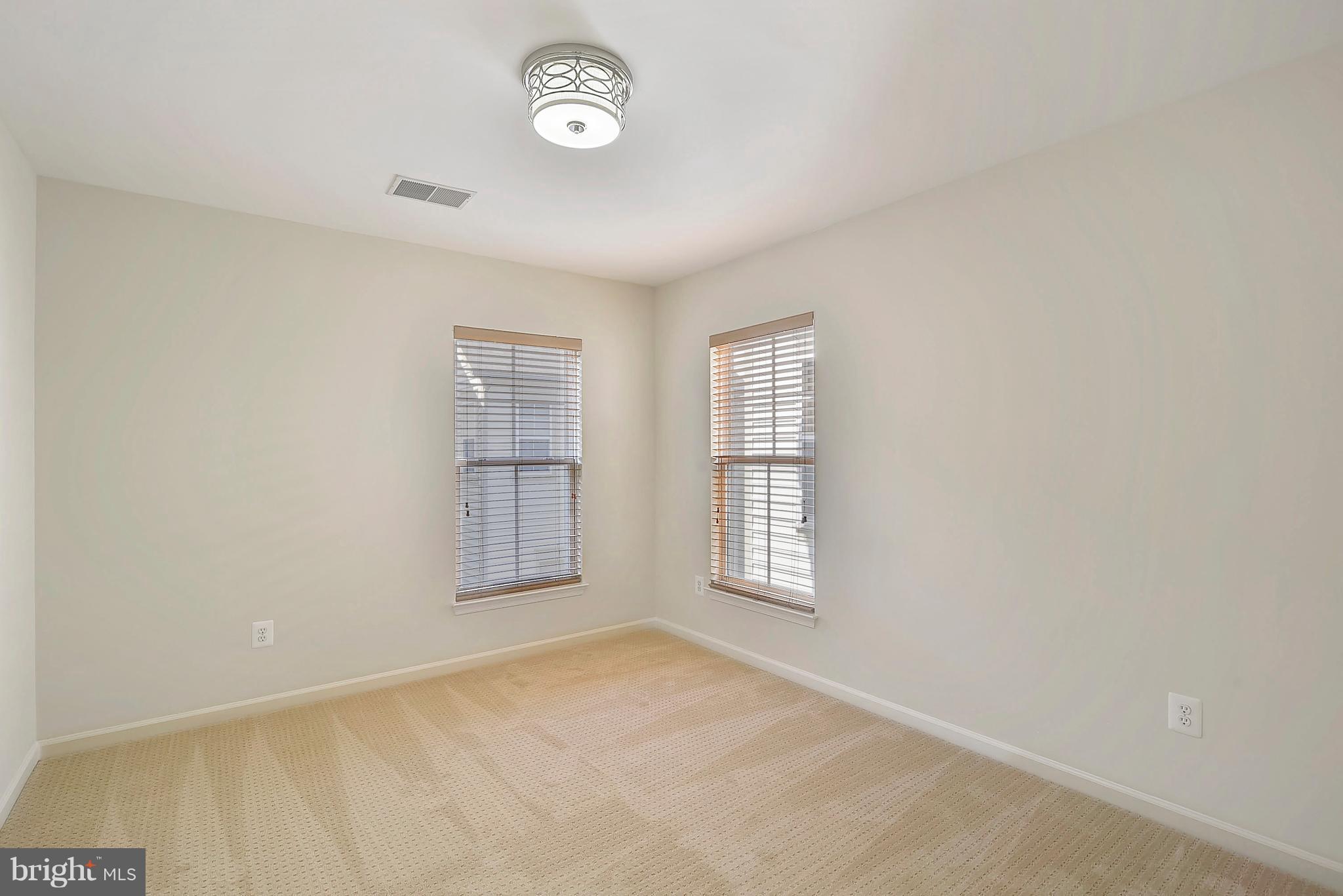 LORTON TOWN CNTR LANDBAY - Residential