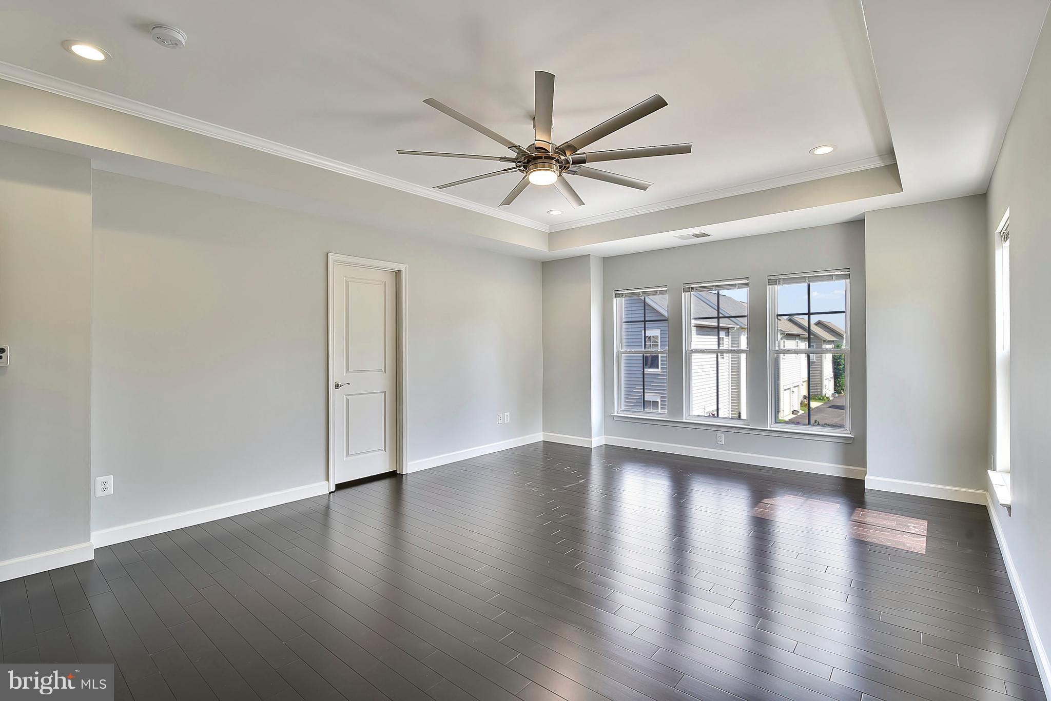 LORTON TOWN CNTR LANDBAY - Residential