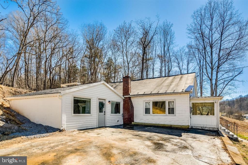 393 CROOKED RUN ROAD