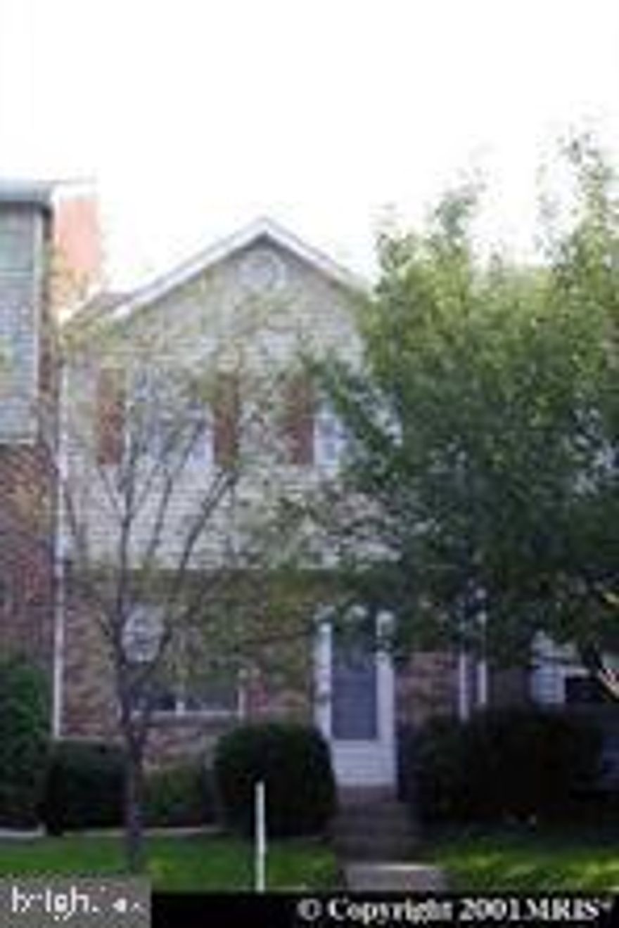 Available for rent: This nice three-bedroom, 2.5-bathroom townhouse features a spacious owner's suite bathroom, granite-like countertops, refurbished kitchen cabinets, and freshly painted walls throughout.
Additional features include an eat-in kitchen, new wall-to-wall carpet, a laundry area with a washer and dryer, and a privacy-fenced backyard with a storage room.
Conveniently located near shopping, schools, commuter access, I-95, military bases, and more.
Military welcome. No smokers, please.