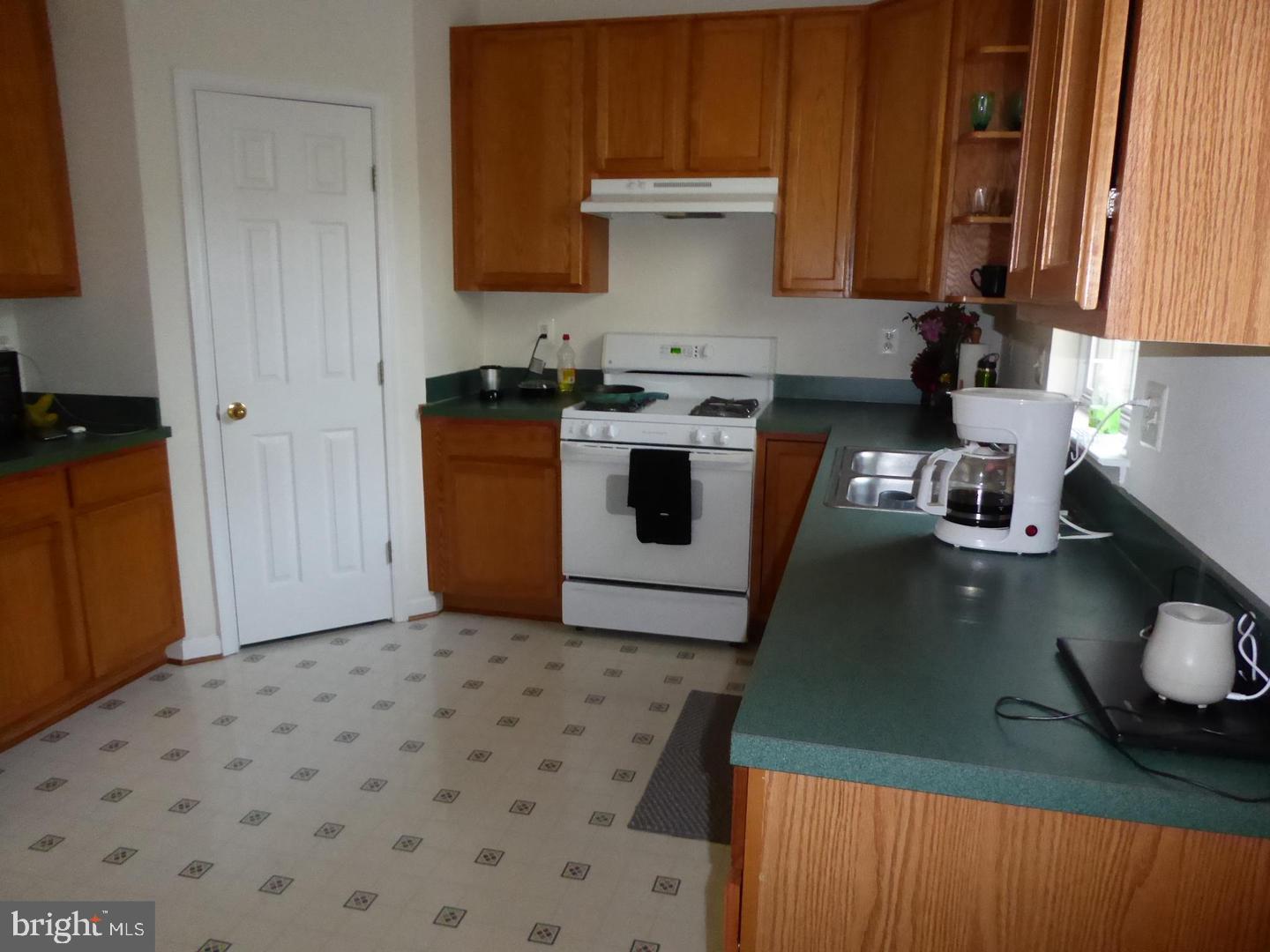 COLONNADE AT DULLES - Residential Lease