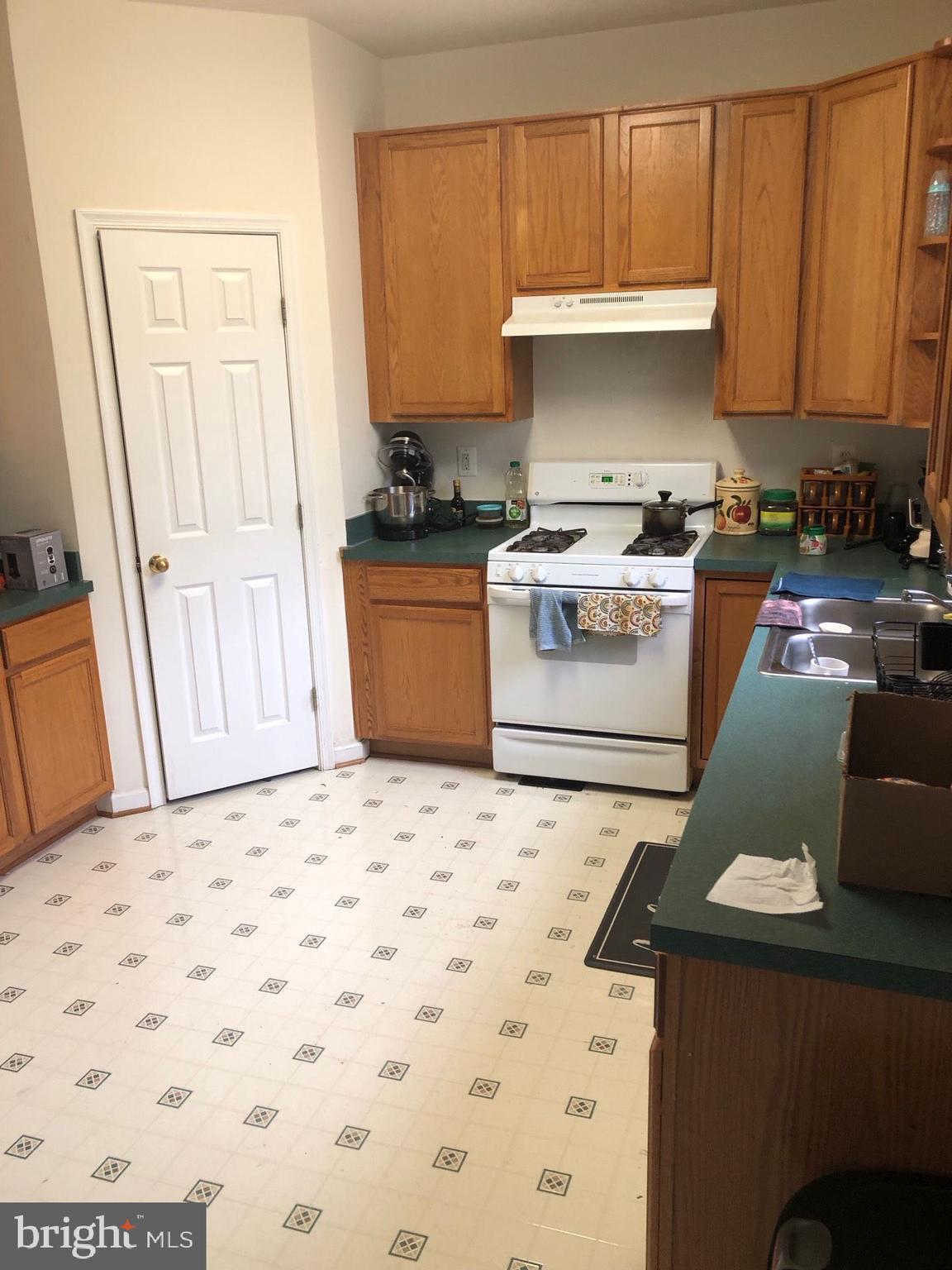 COLONNADE AT DULLES - Residential Lease