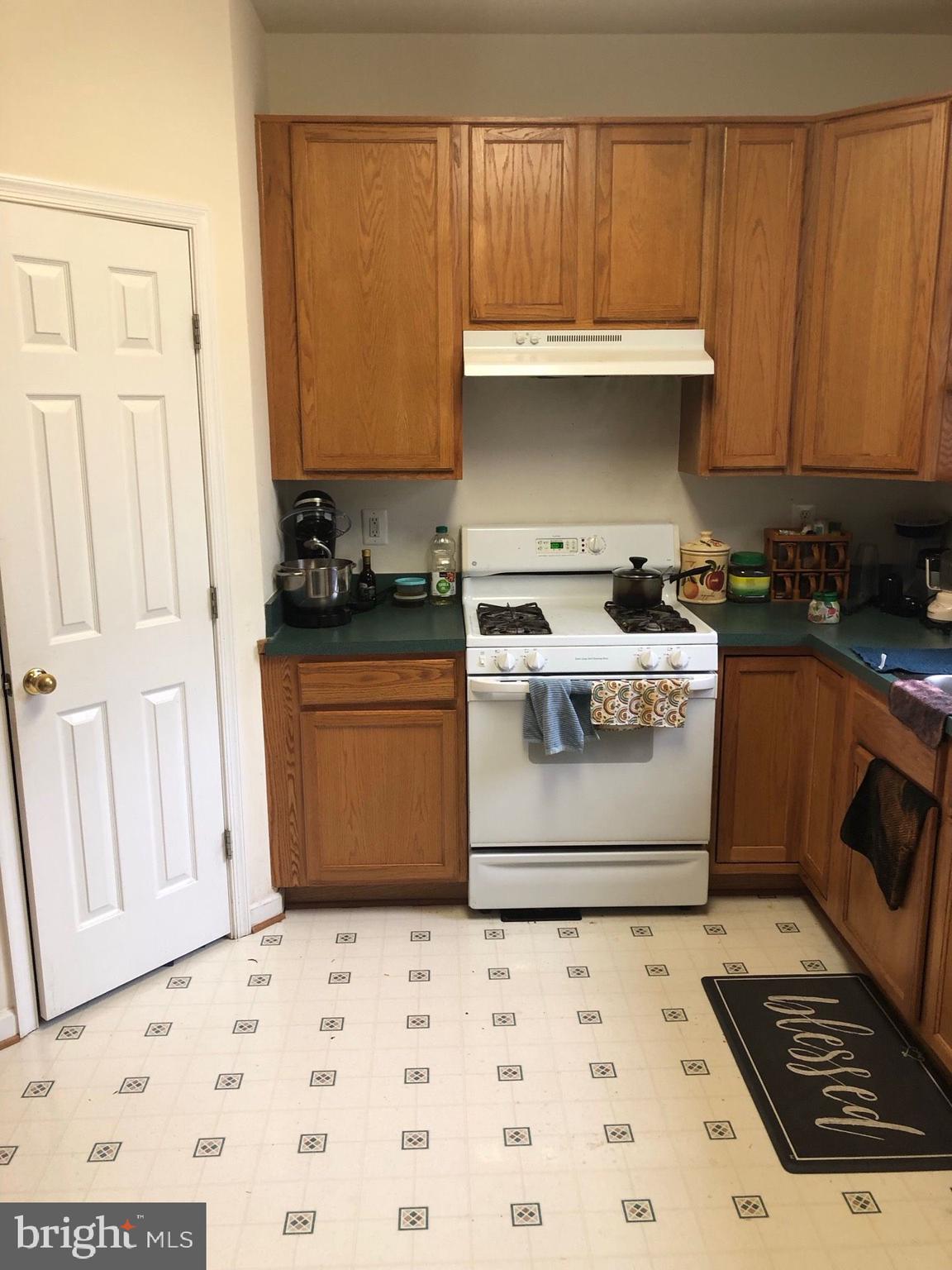 COLONNADE AT DULLES - Residential Lease