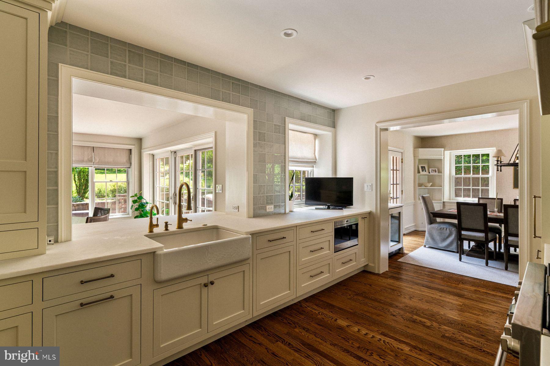 CHESTNUT HILL - Residential