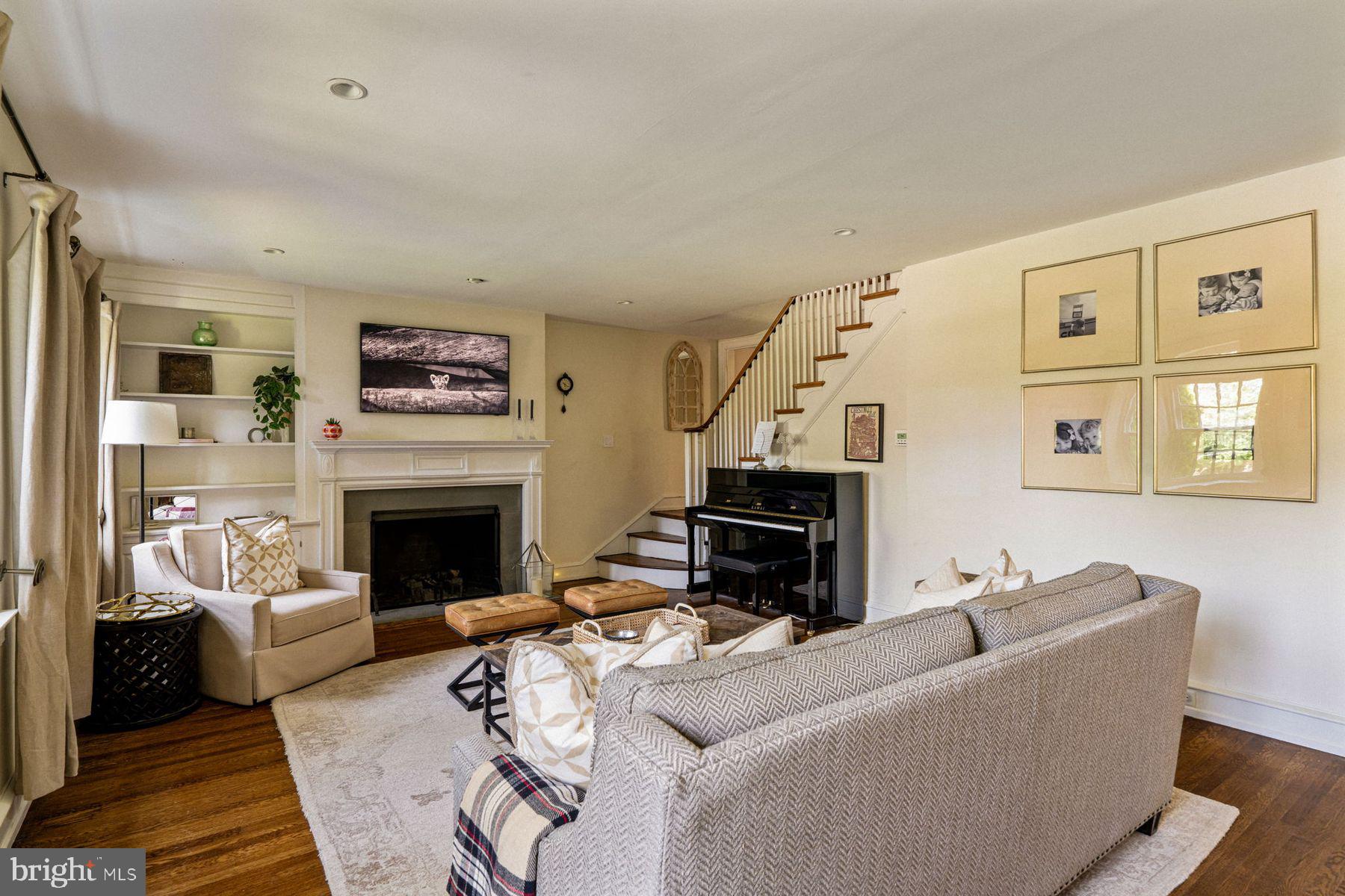 CHESTNUT HILL - Residential