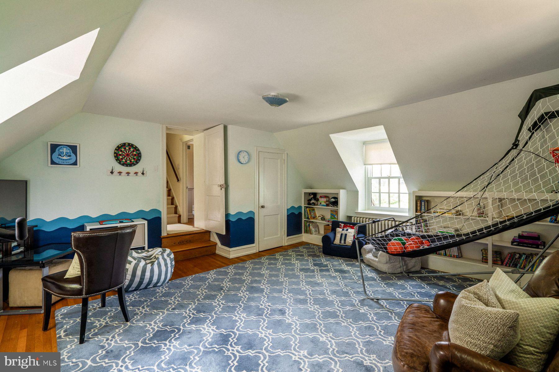 CHESTNUT HILL - Residential