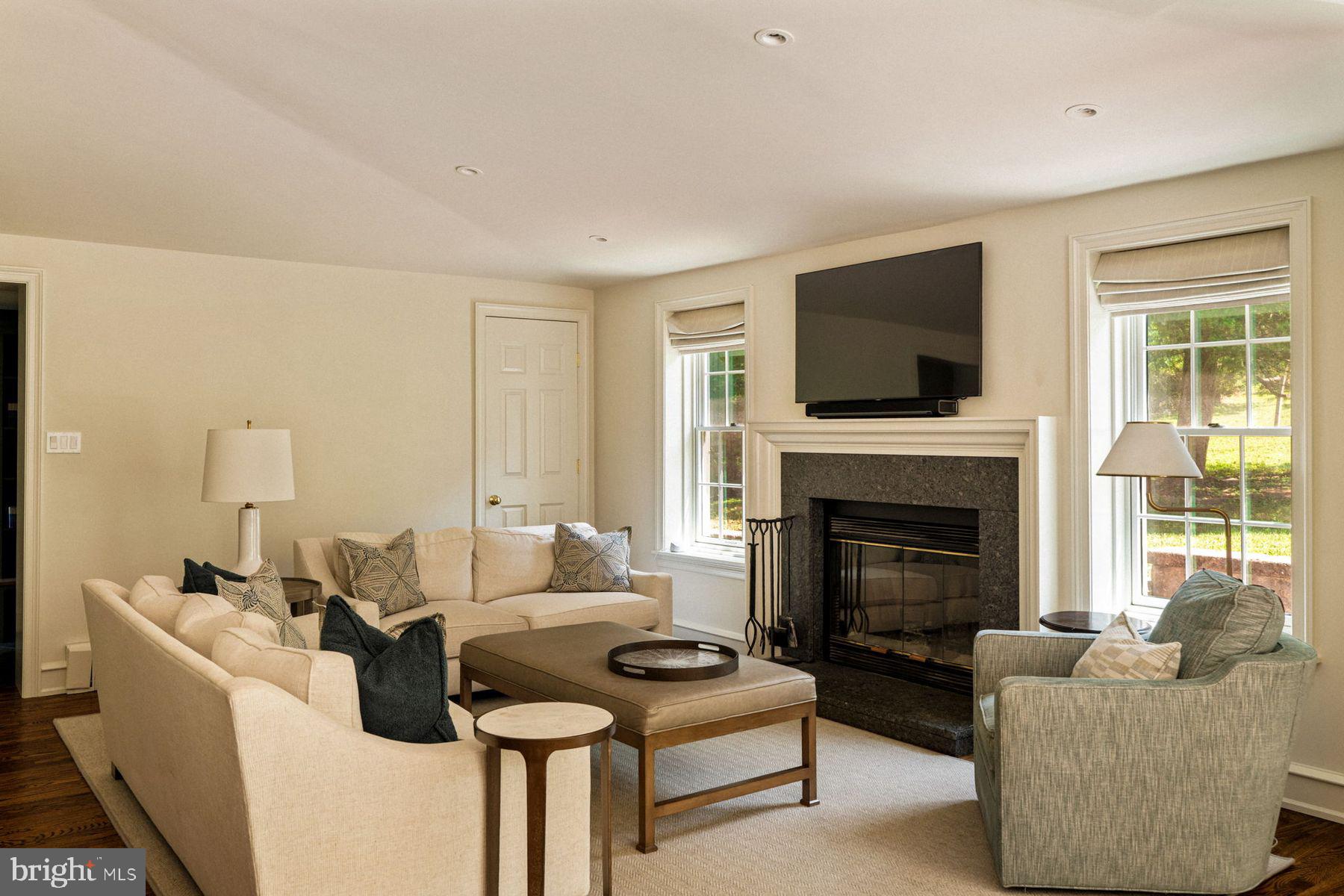 CHESTNUT HILL - Residential