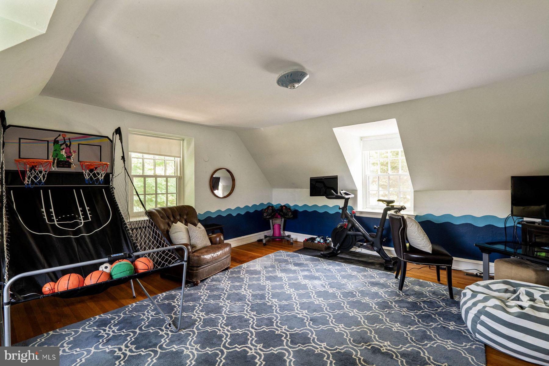 CHESTNUT HILL - Residential