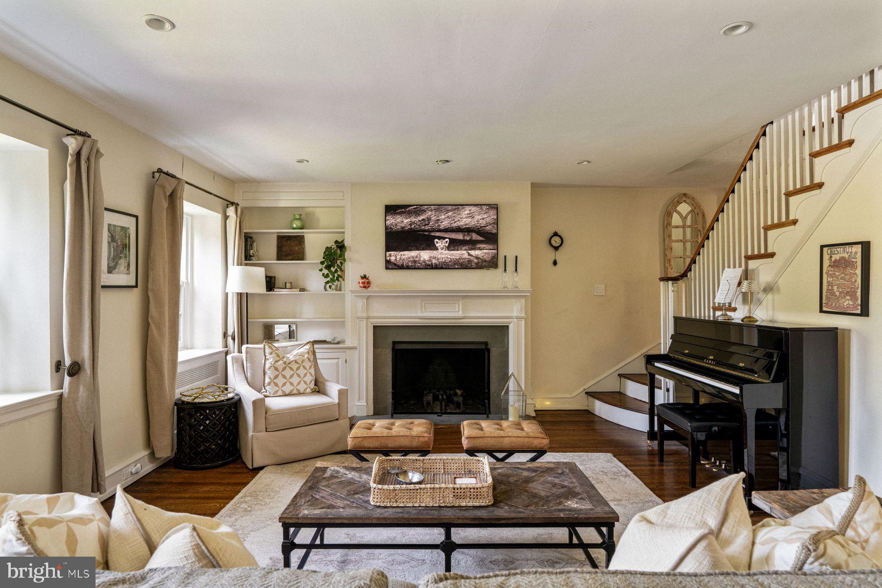 CHESTNUT HILL - Residential