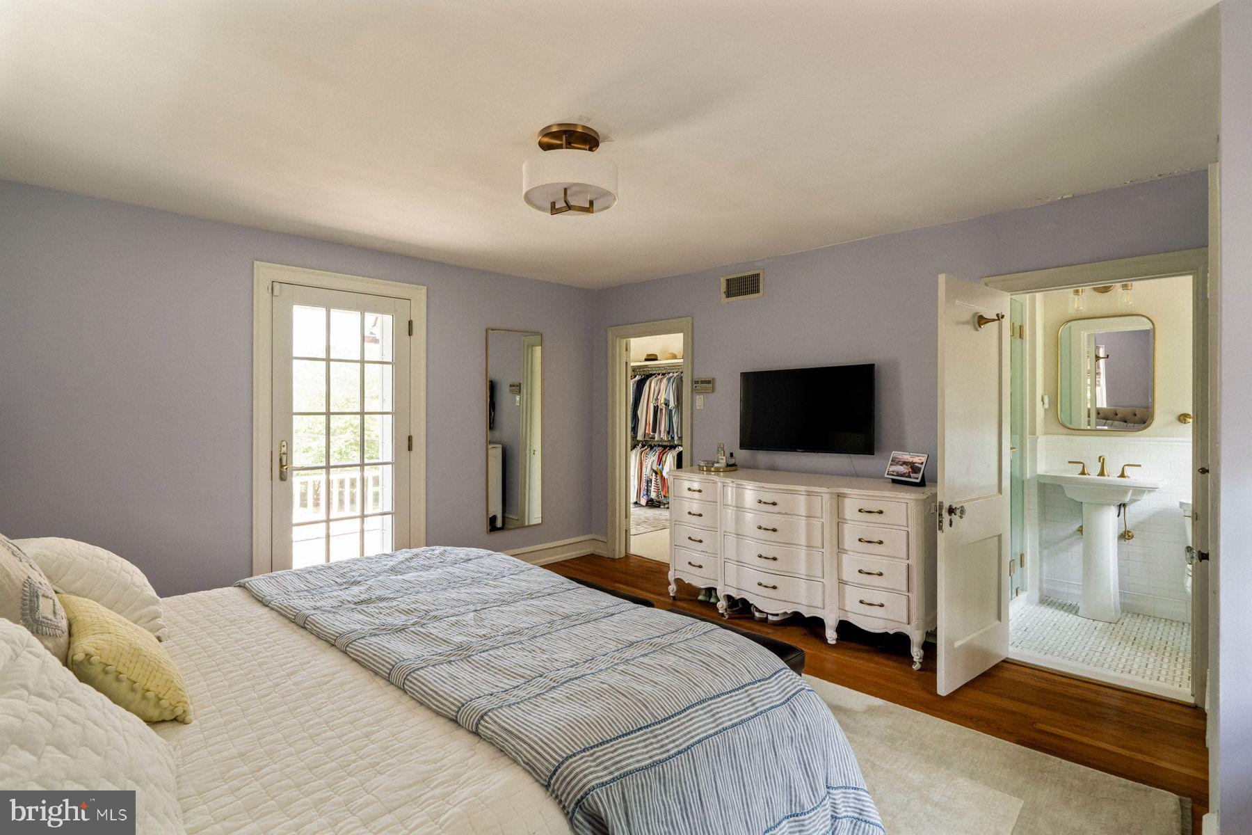 CHESTNUT HILL - Residential