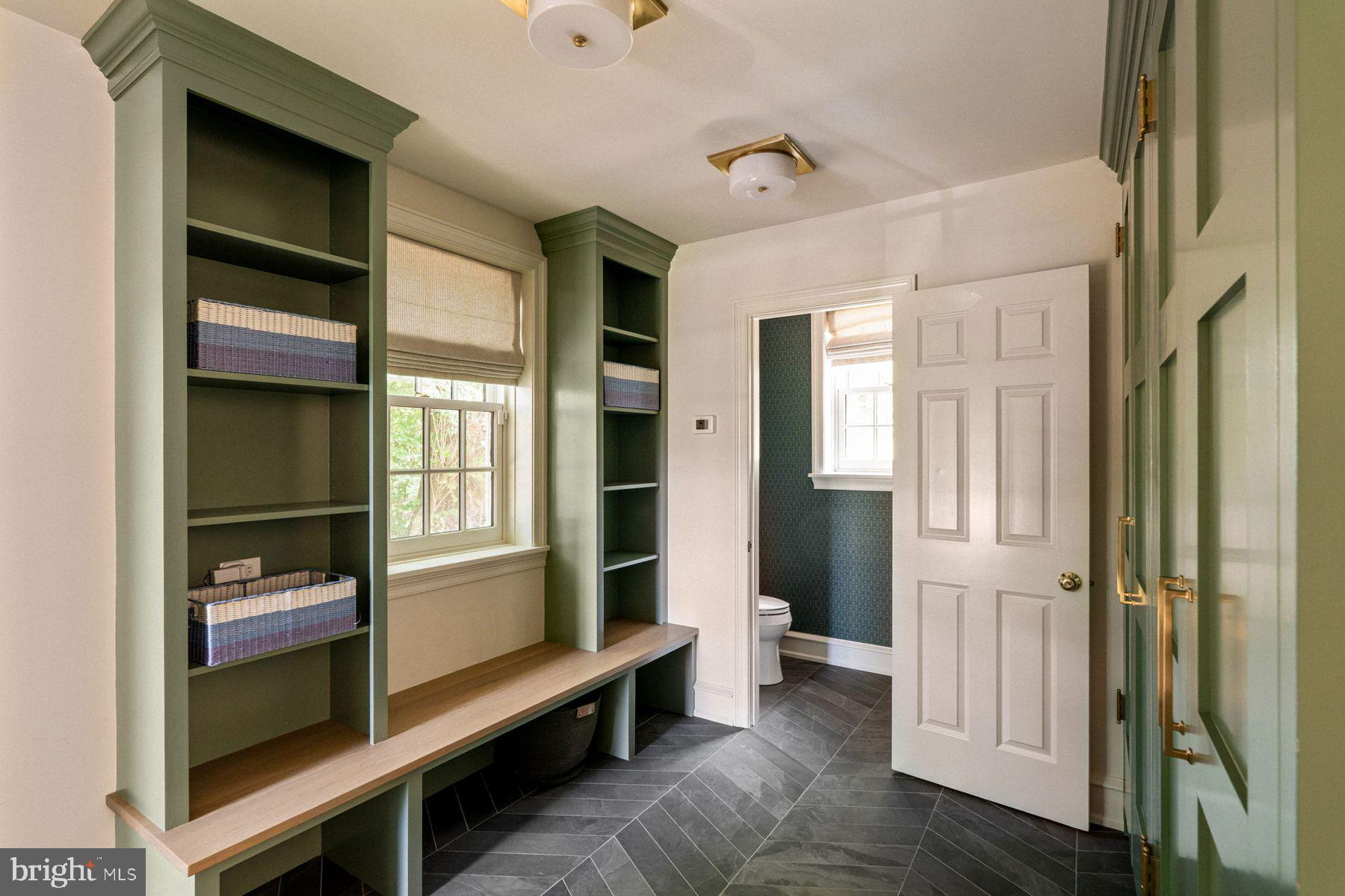 CHESTNUT HILL - Residential