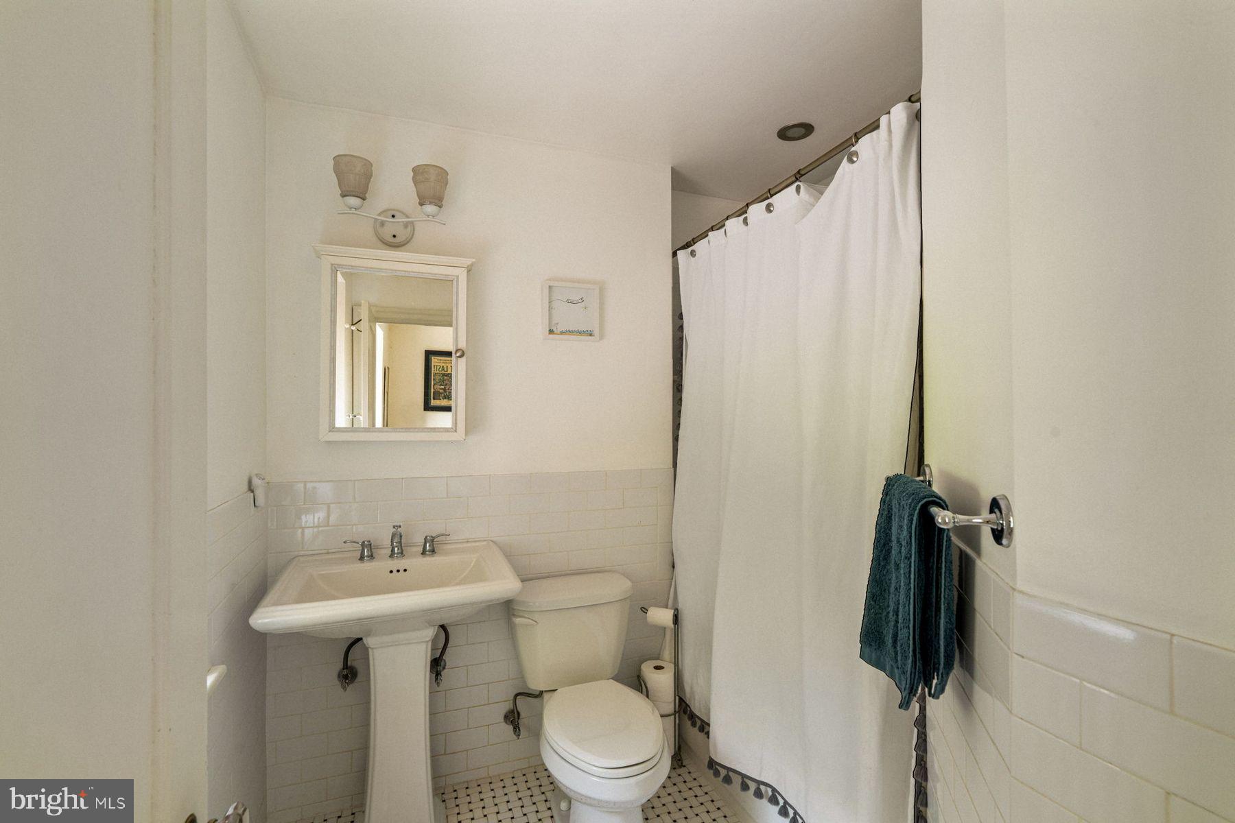 CHESTNUT HILL - Residential