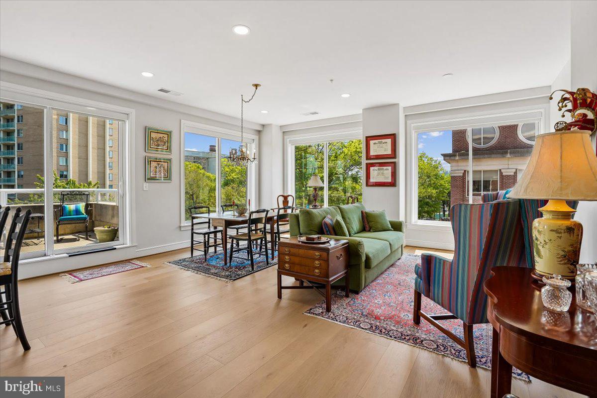 635 SLATERS LANE 301