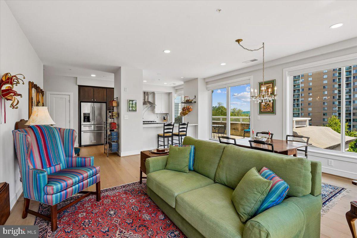 635 SLATERS LANE 301