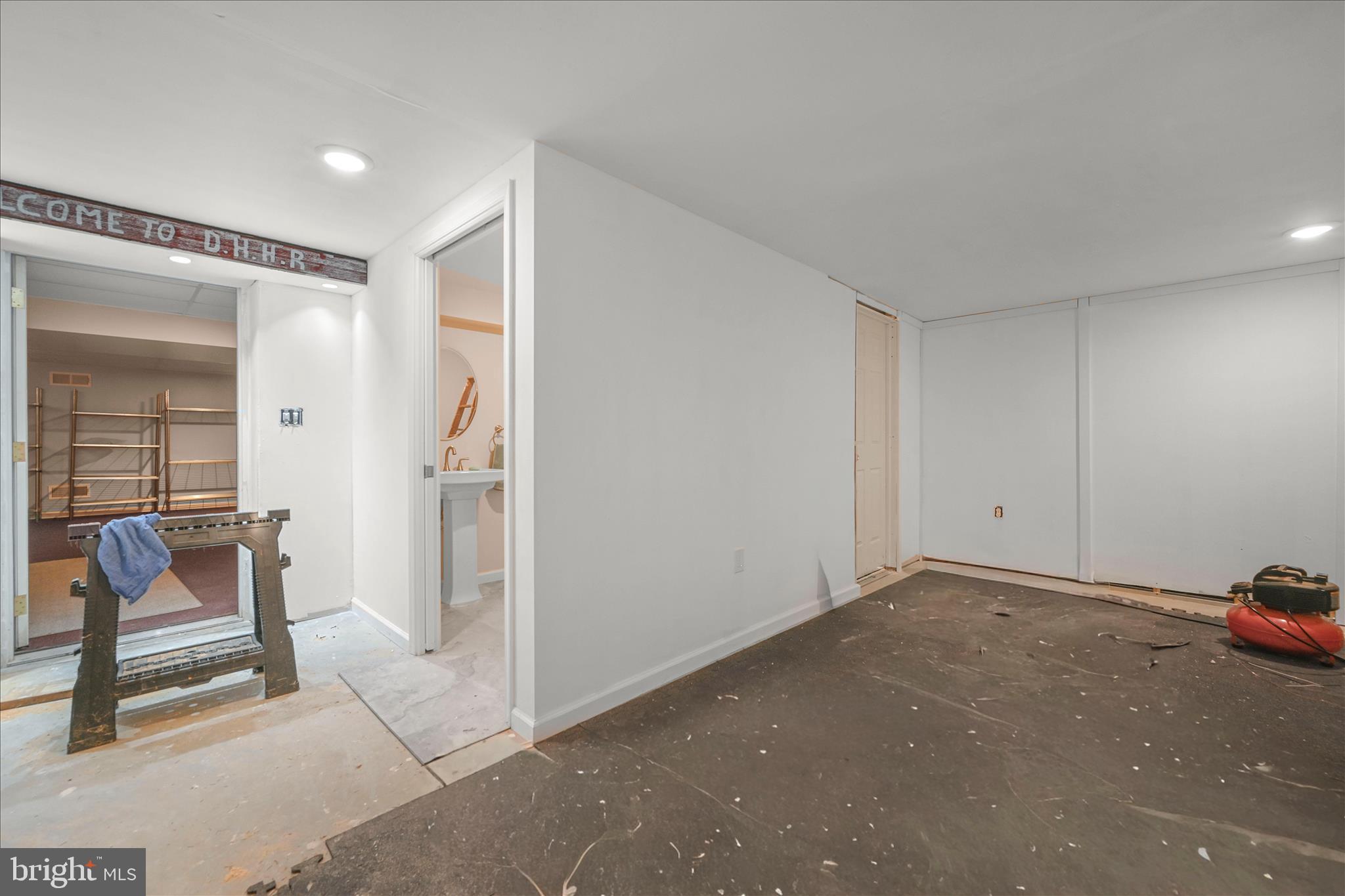 NEWBURG VILLAGE - Residential