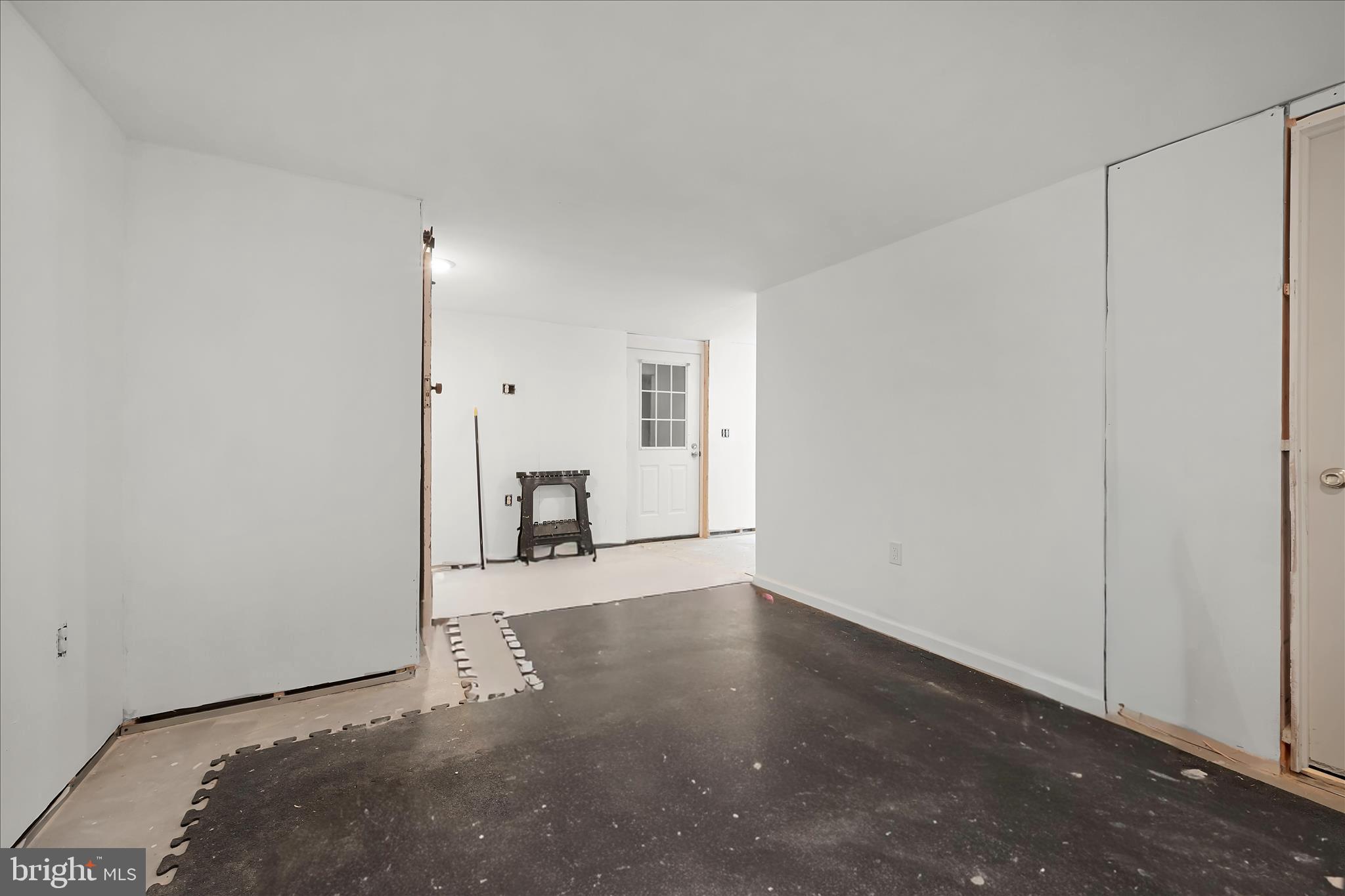 NEWBURG VILLAGE - Residential