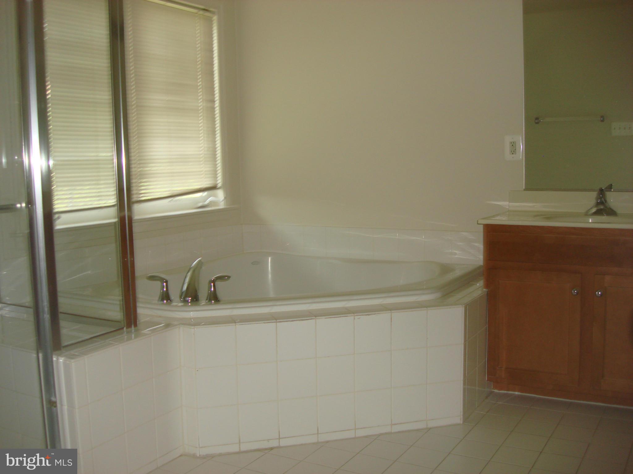 LIONSFIELD VALLEY - Residential Lease