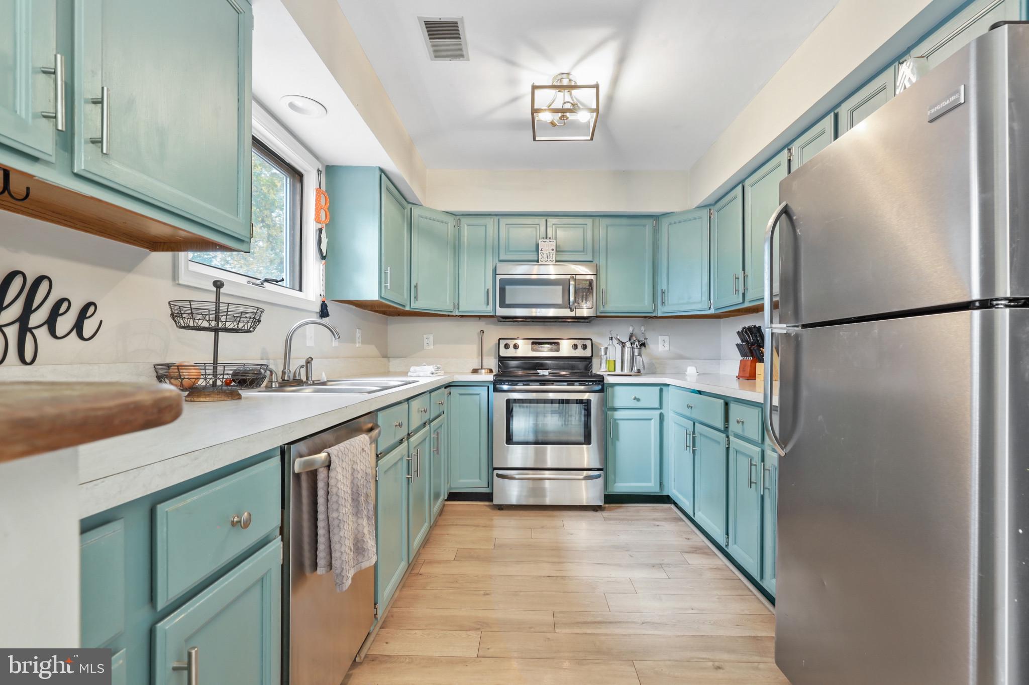 AVALON SHORES - Residential