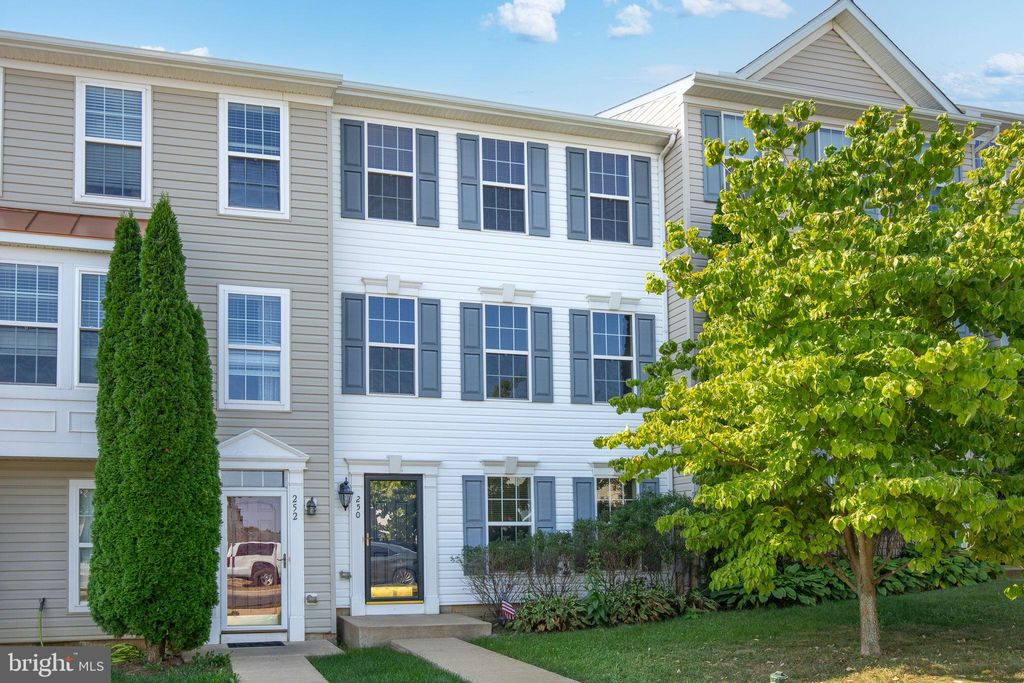 Photo of 250 KENTSHIRE DR, LANCASTER, PA 17603 (MLS # PALA2040374)