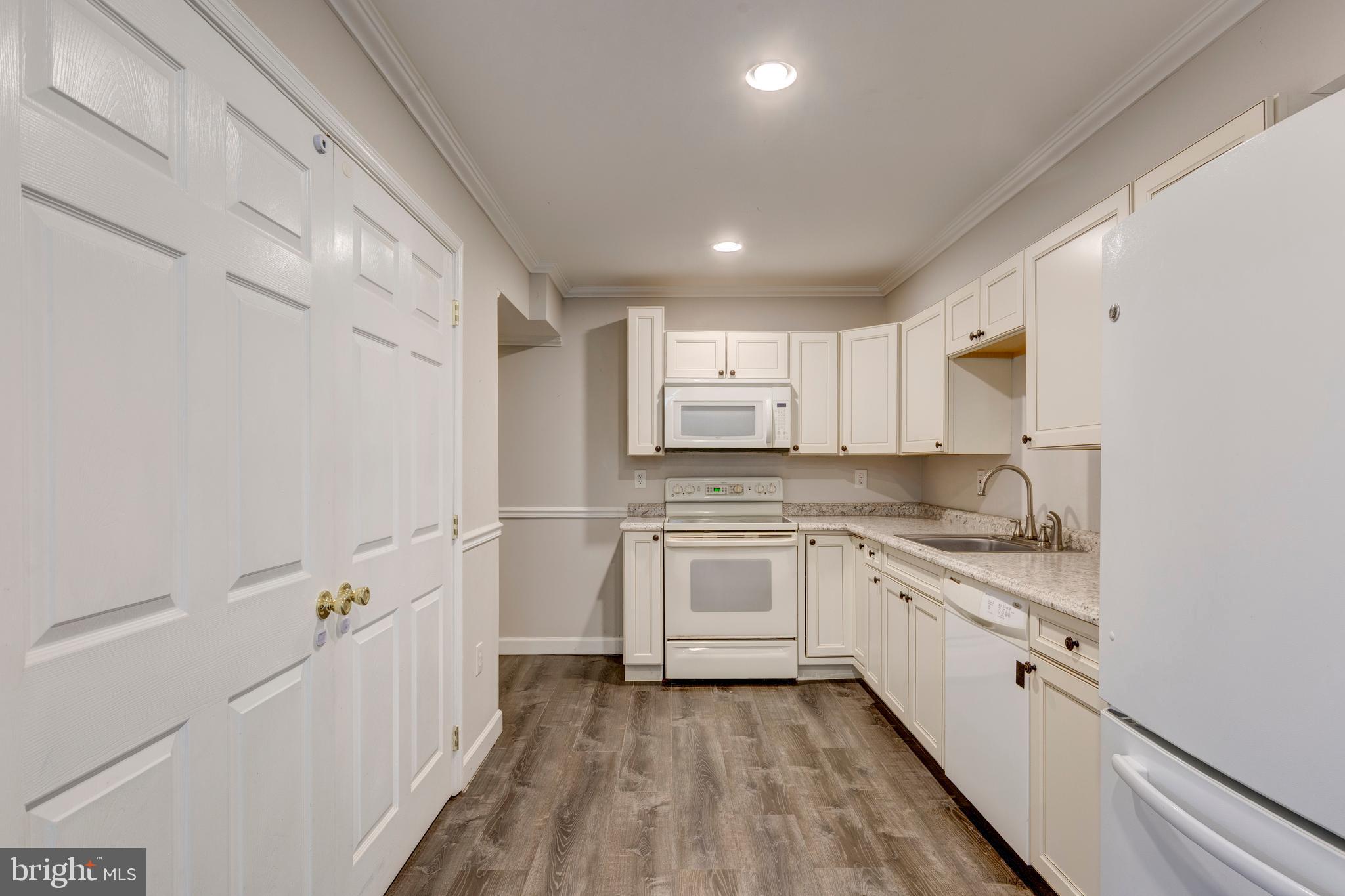 THOROBRED KNOLL - Residential