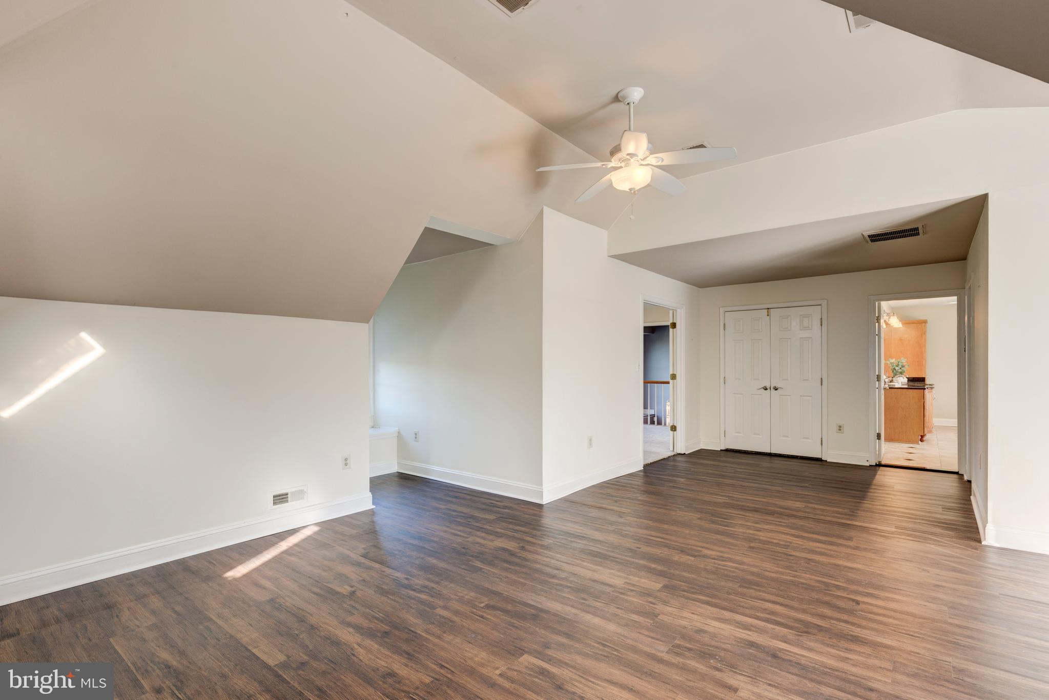 THOROBRED KNOLL - Residential