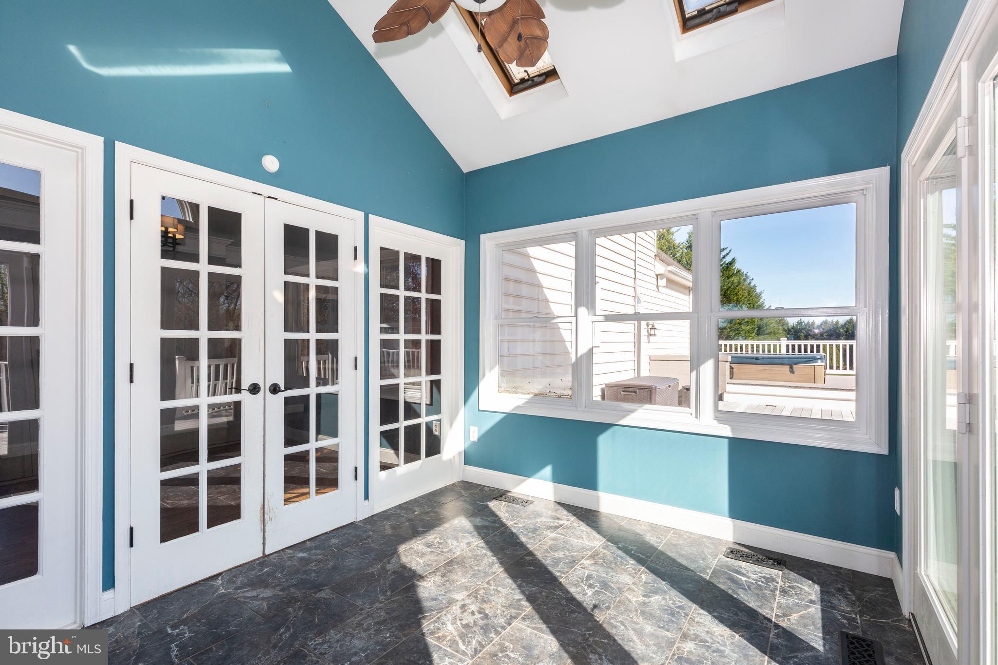 THOROBRED KNOLL - Residential