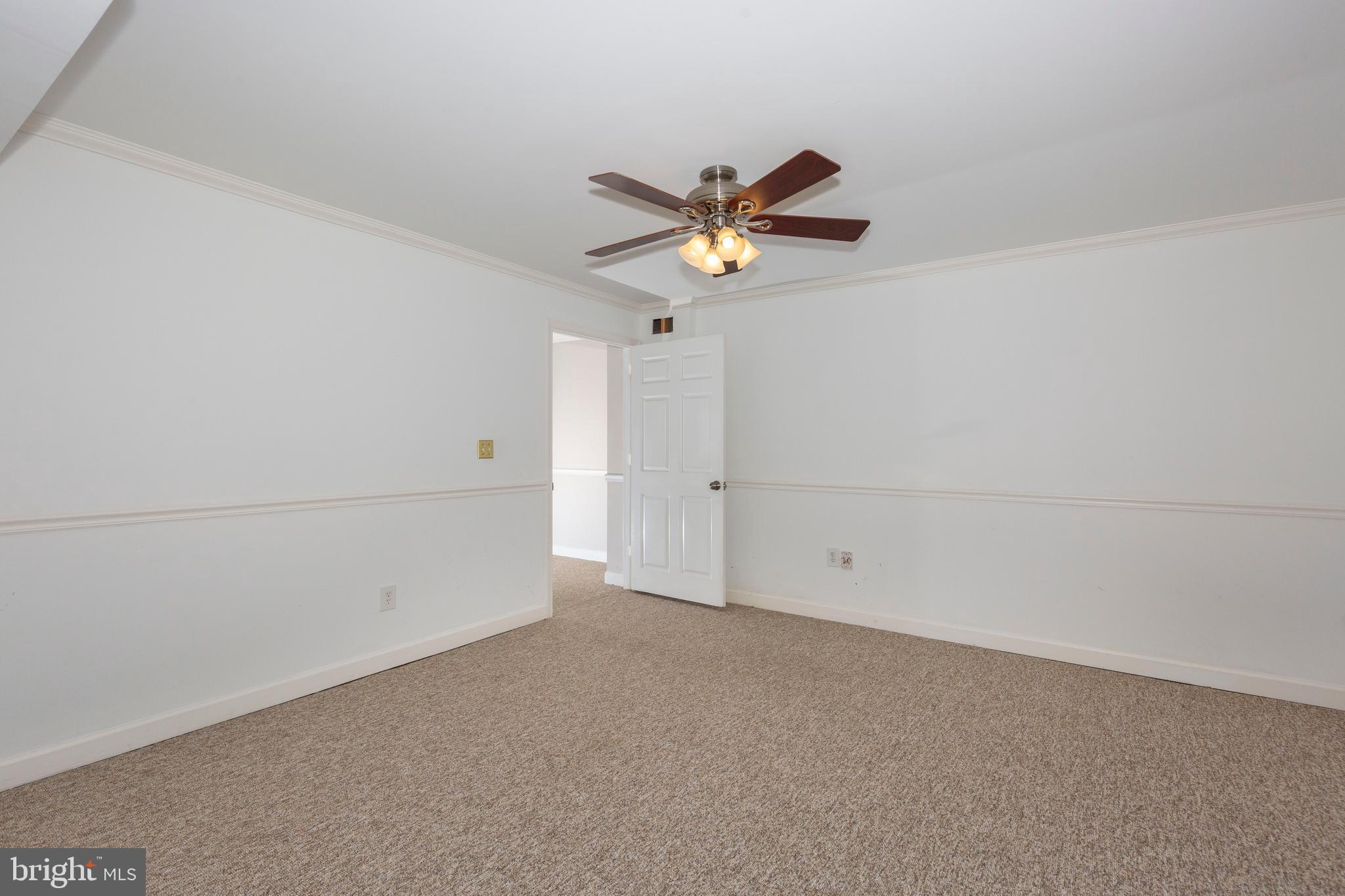 THOROBRED KNOLL - Residential