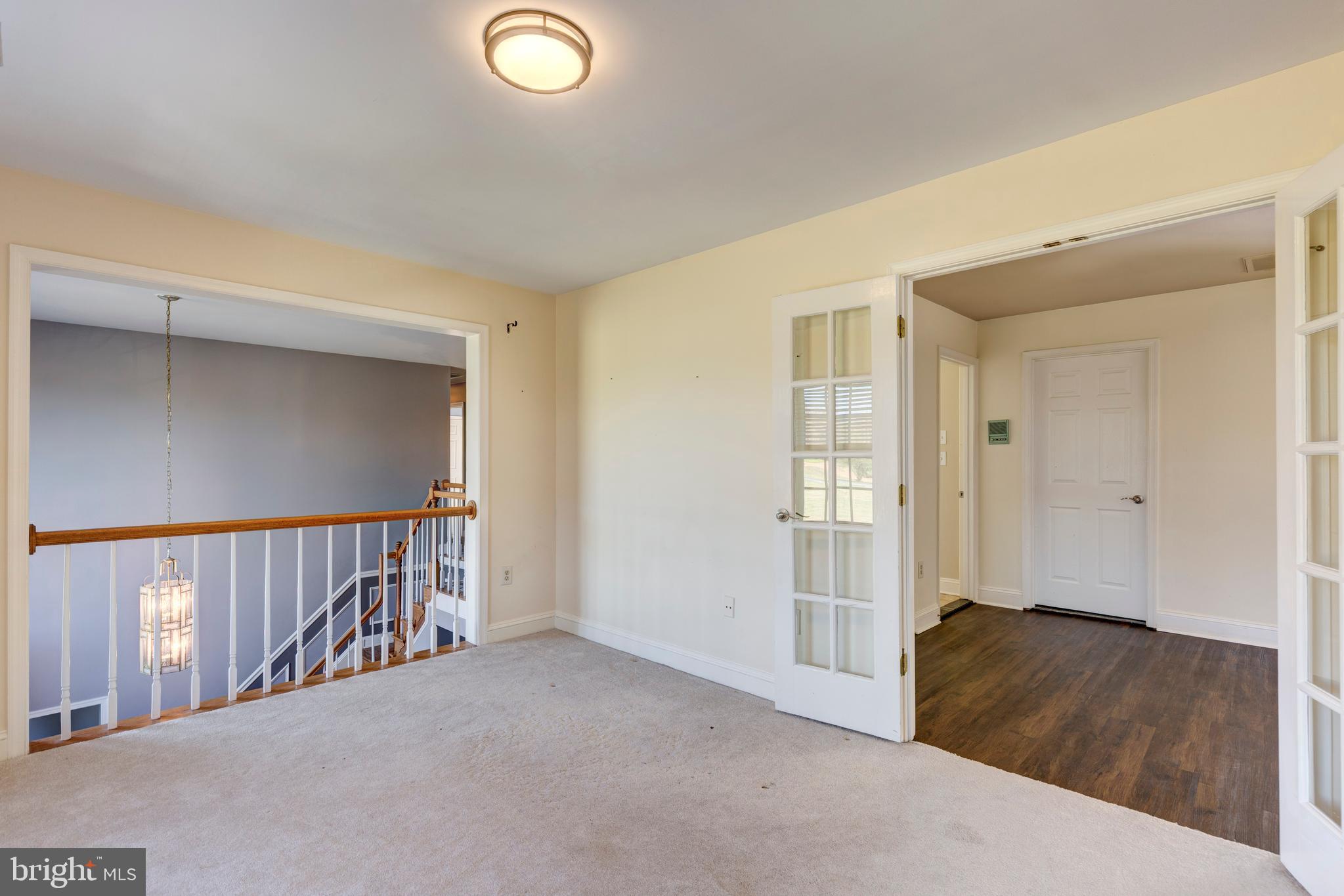 THOROBRED KNOLL - Residential