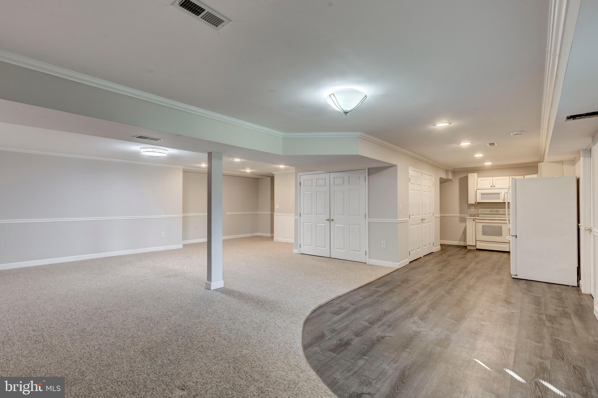 THOROBRED KNOLL - Residential