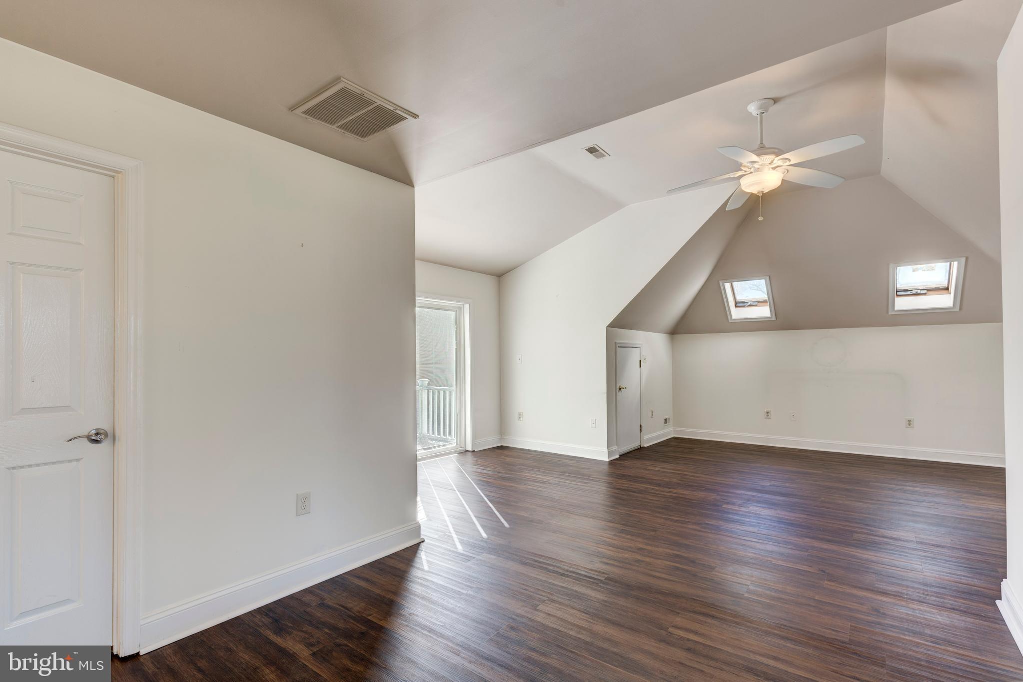 THOROBRED KNOLL - Residential