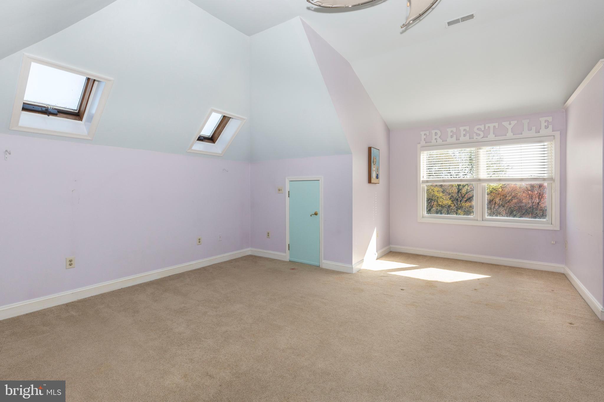 THOROBRED KNOLL - Residential