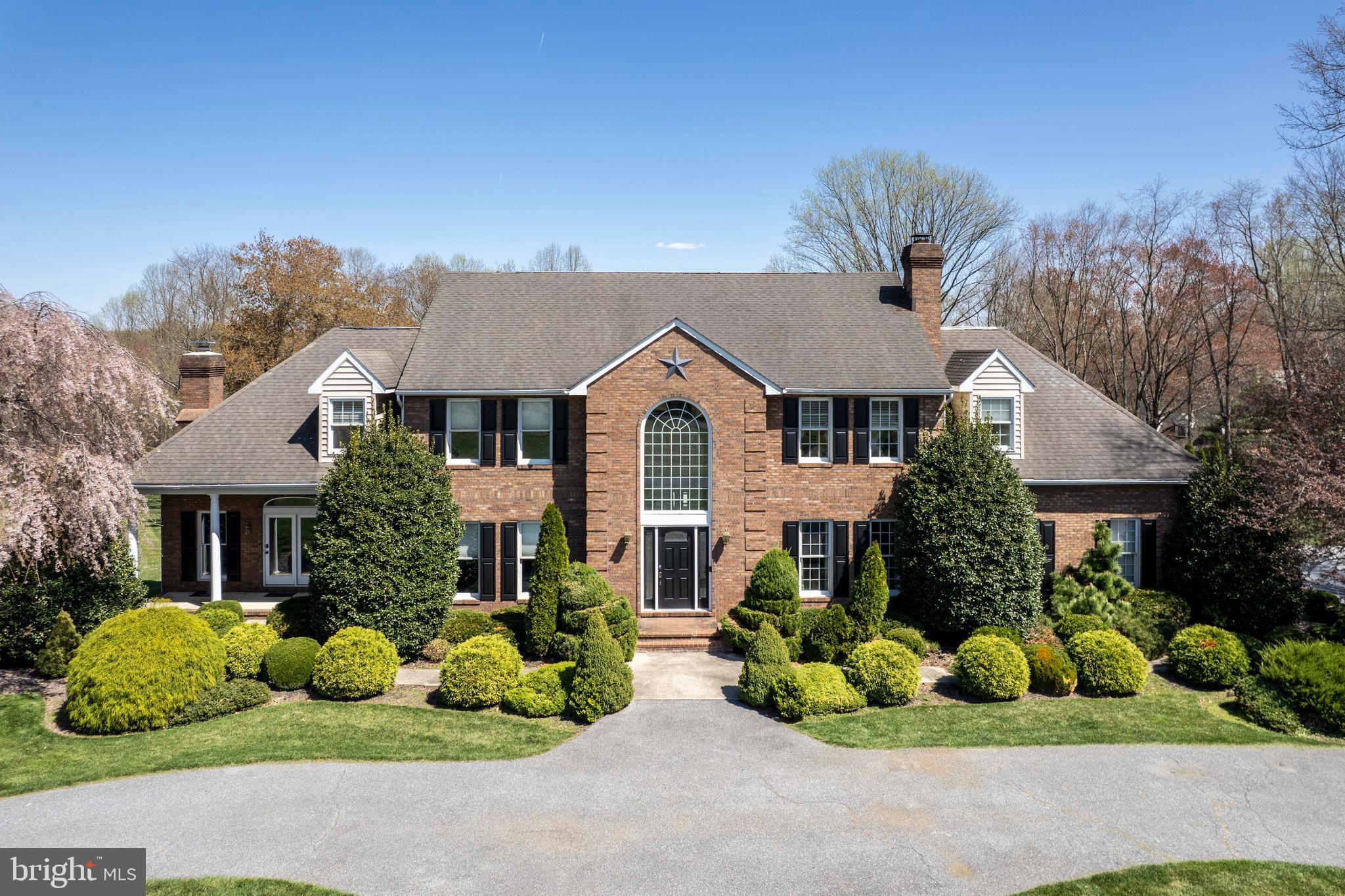 735 THOROBRED KNOLL DRIVE