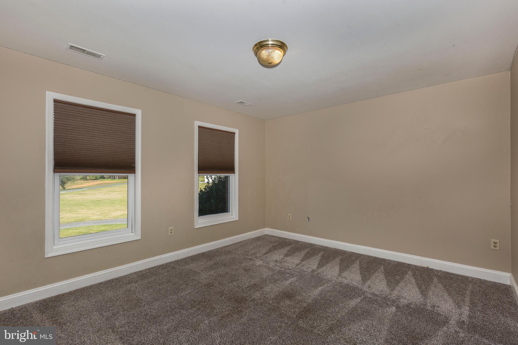 THOROBRED KNOLL - Residential