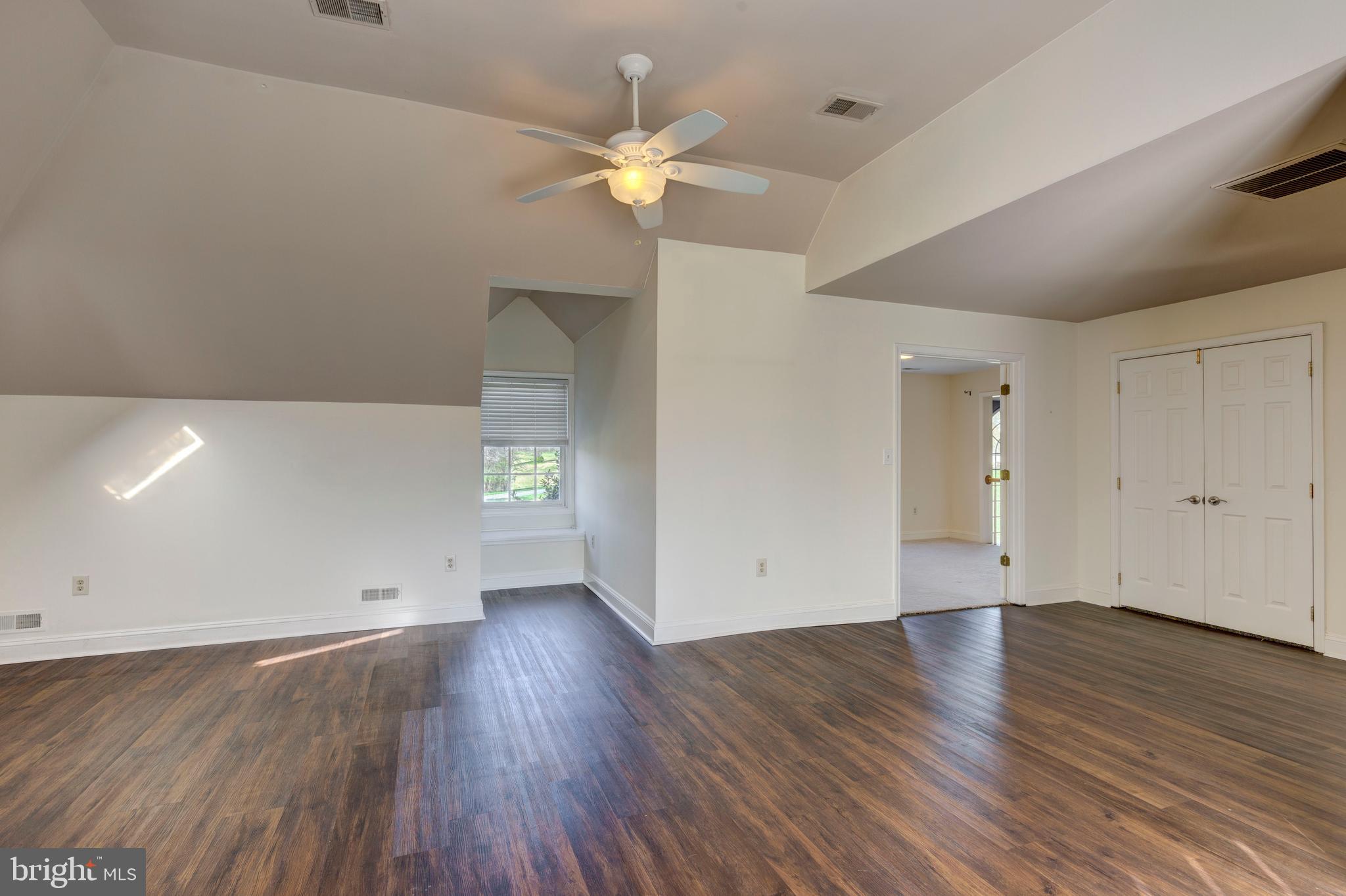 THOROBRED KNOLL - Residential