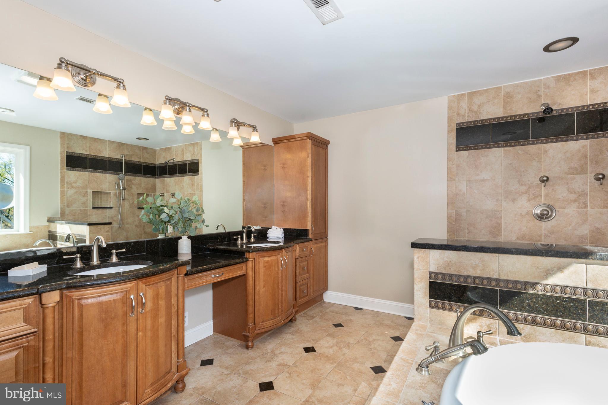 THOROBRED KNOLL - Residential