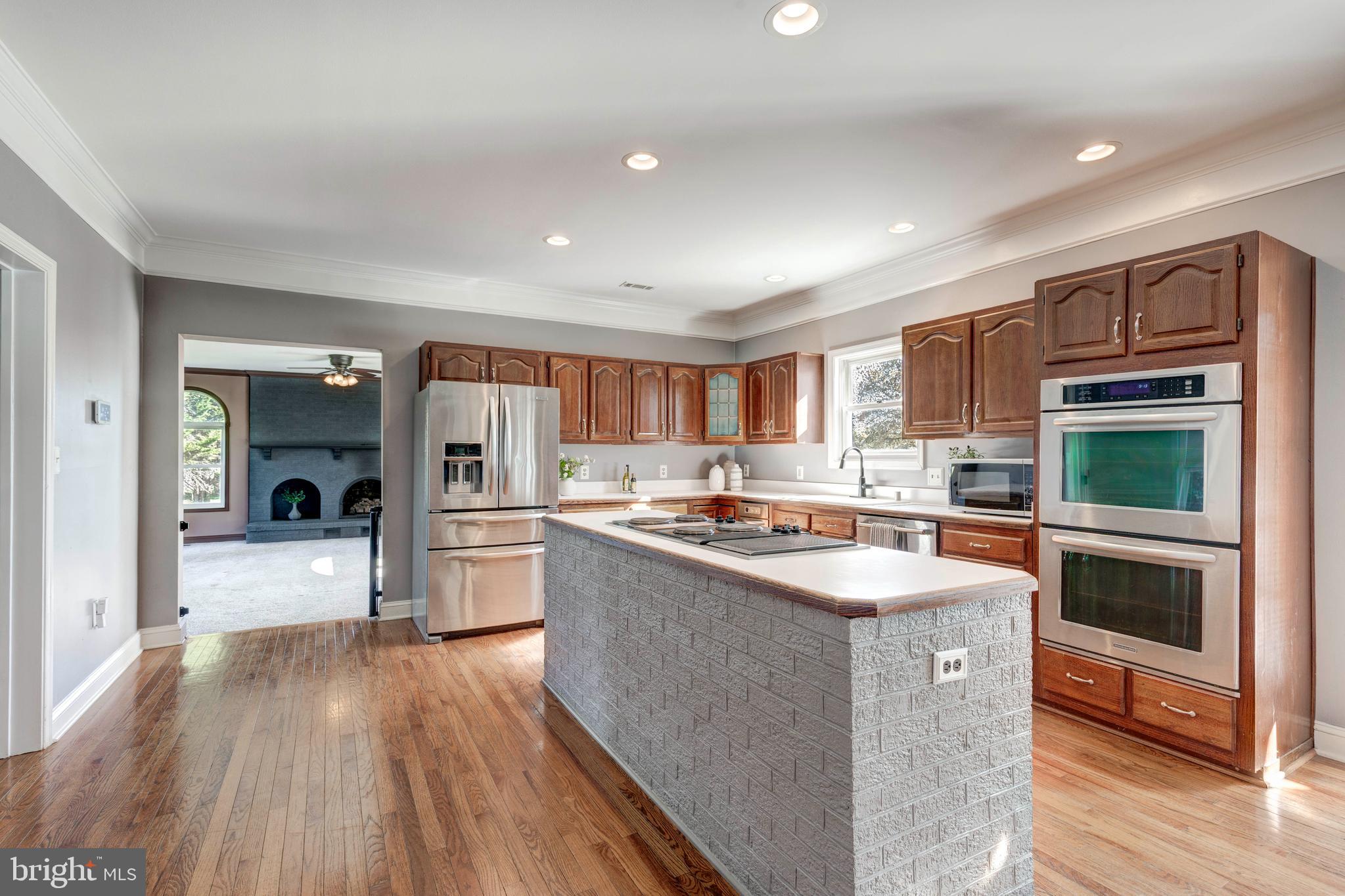 THOROBRED KNOLL - Residential