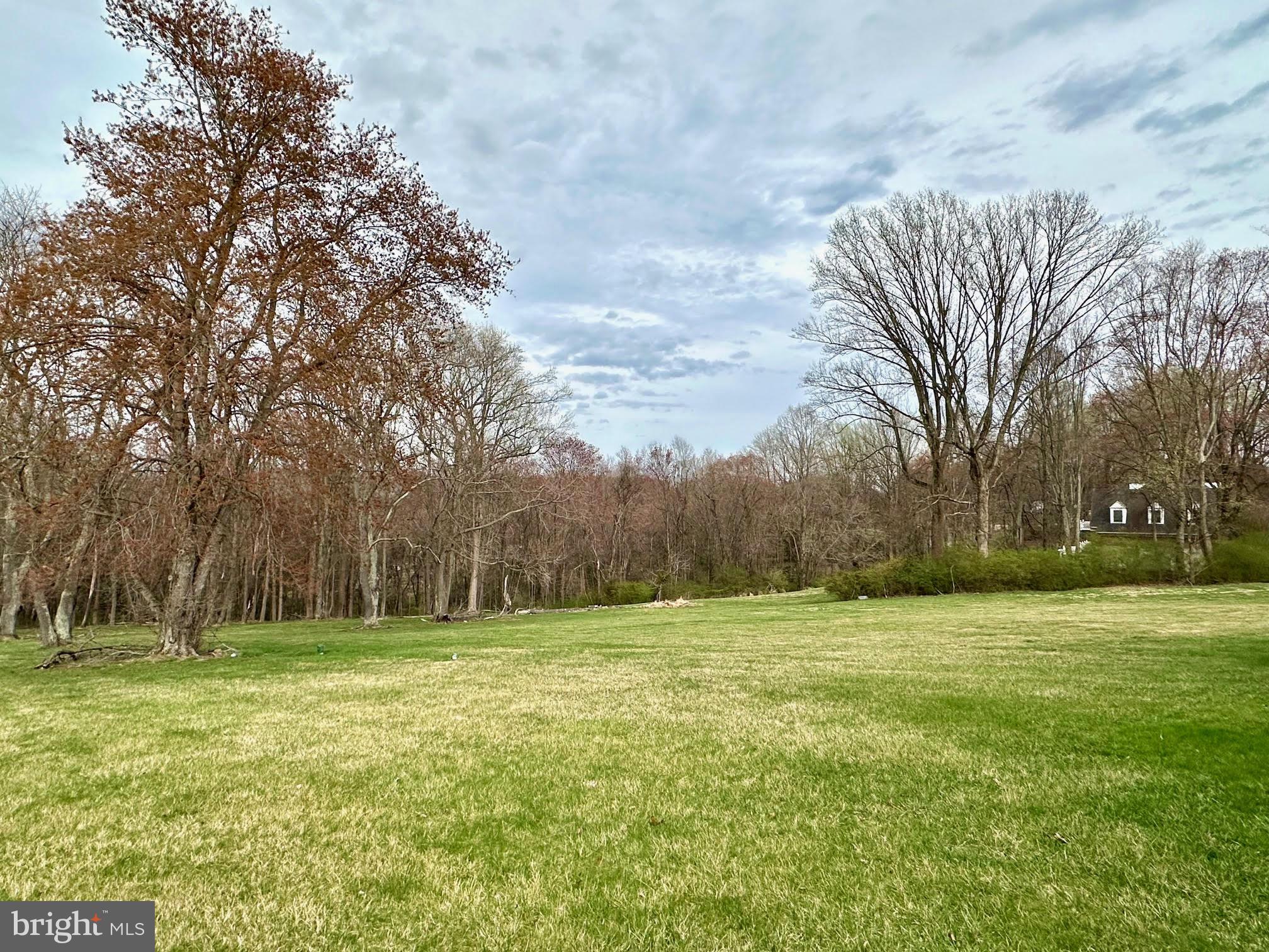 THOROBRED KNOLL - Residential