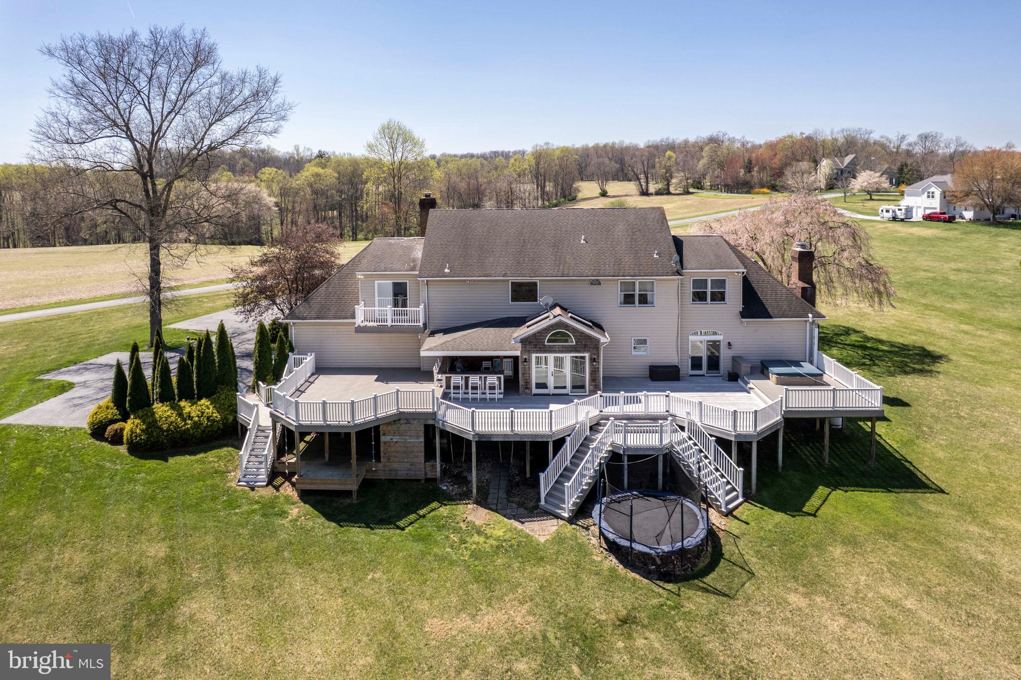 THOROBRED KNOLL - Residential