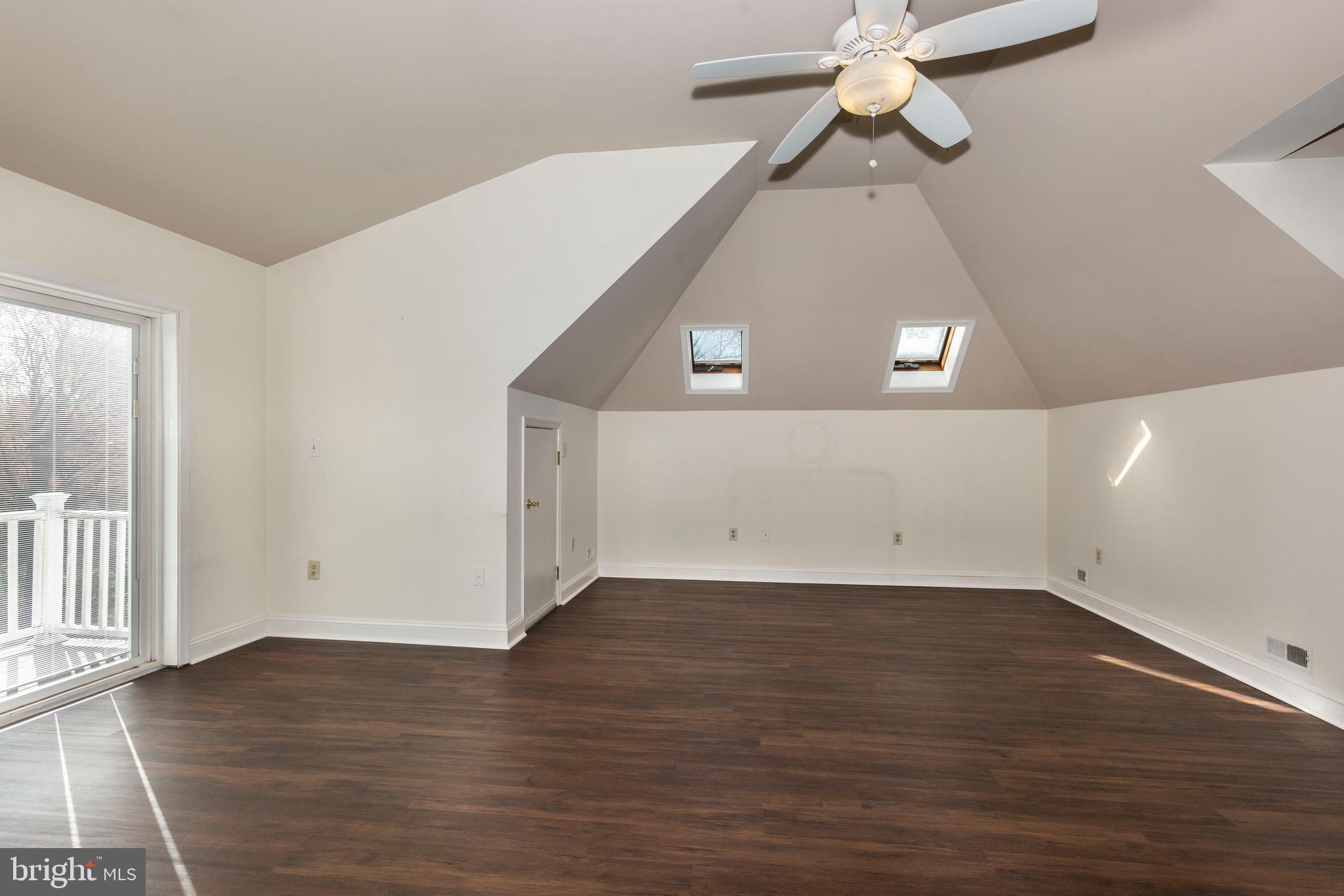 THOROBRED KNOLL - Residential