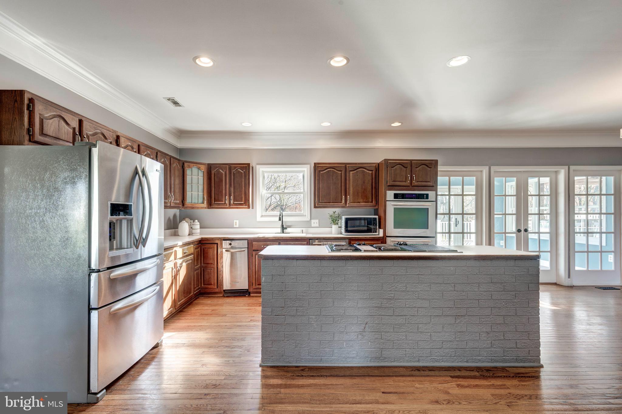 THOROBRED KNOLL - Residential