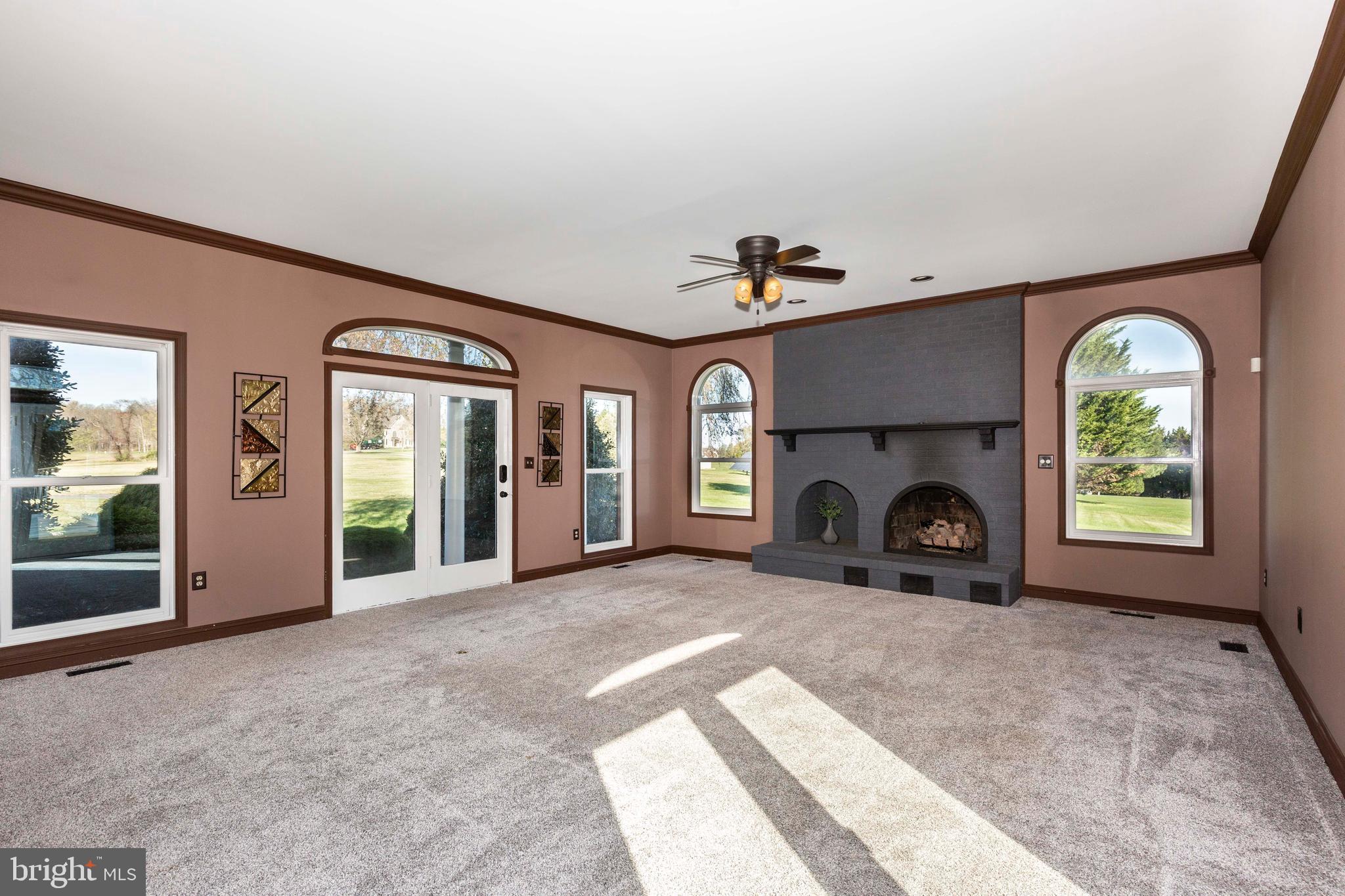 THOROBRED KNOLL - Residential